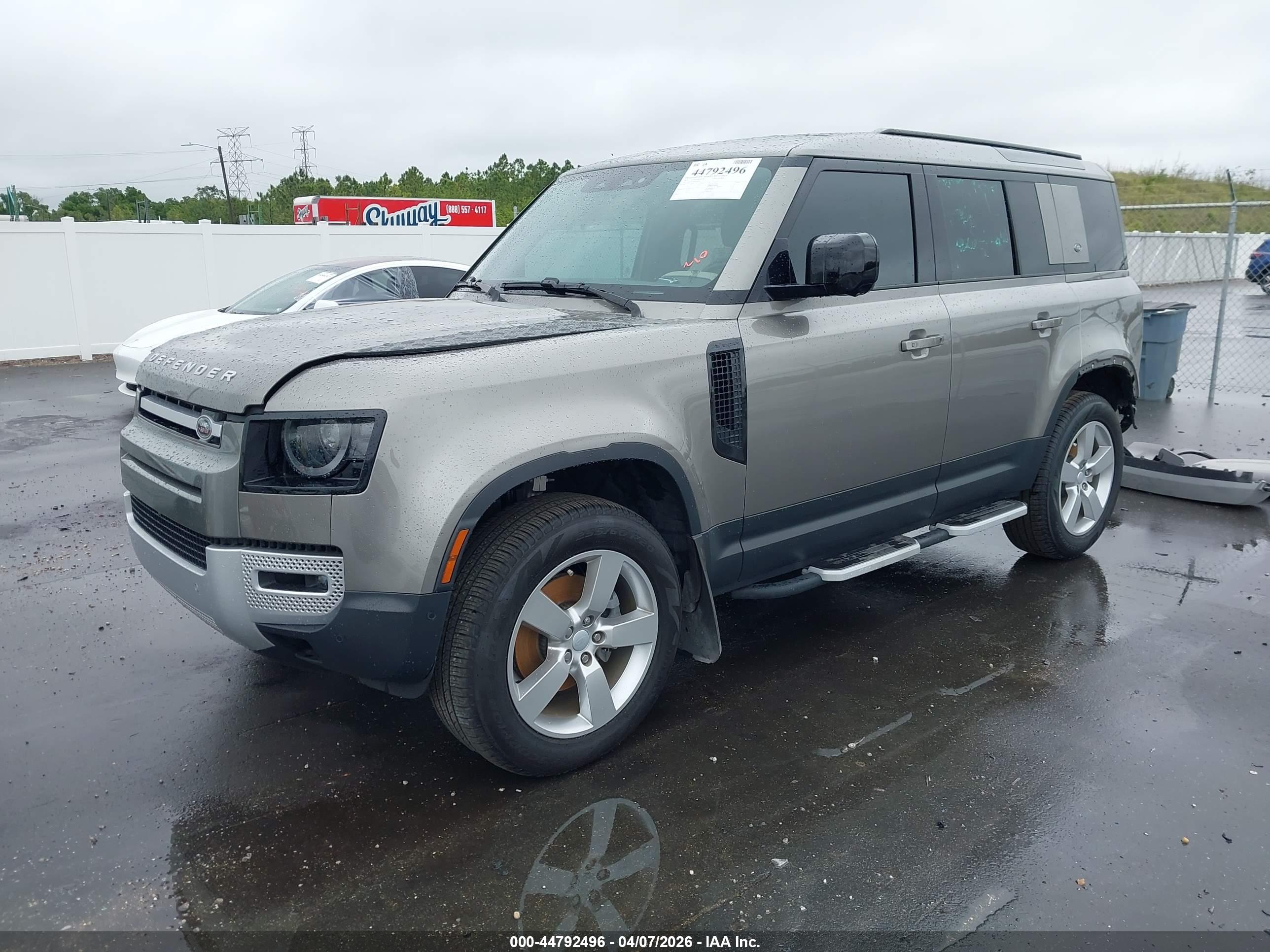 LAND ROVER image 2