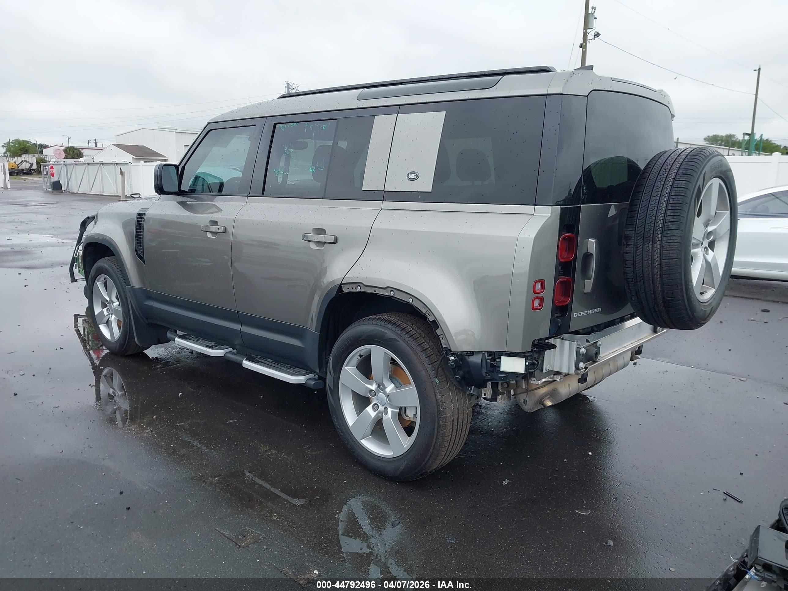 LAND ROVER image 3