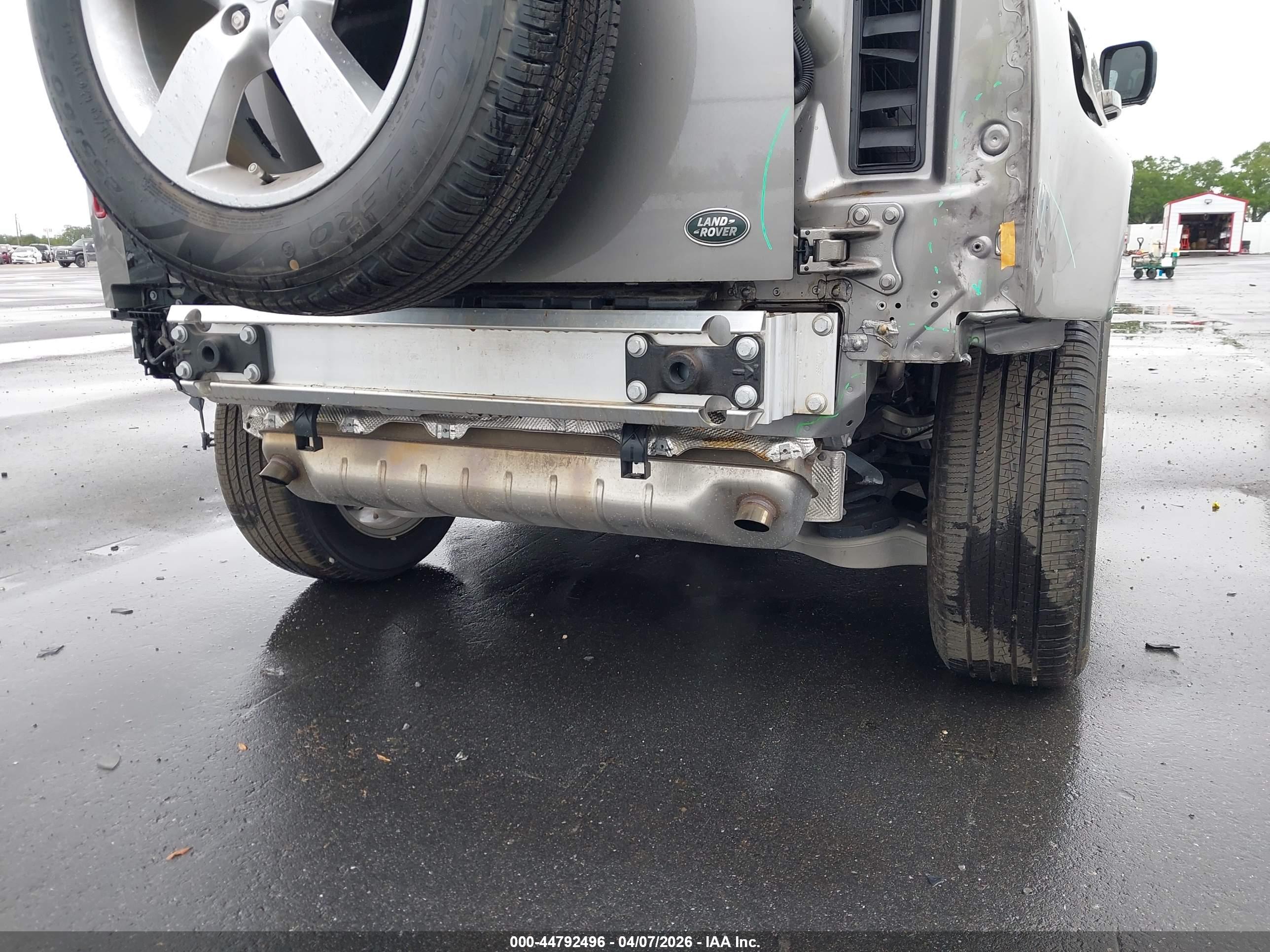 LAND ROVER image 6
