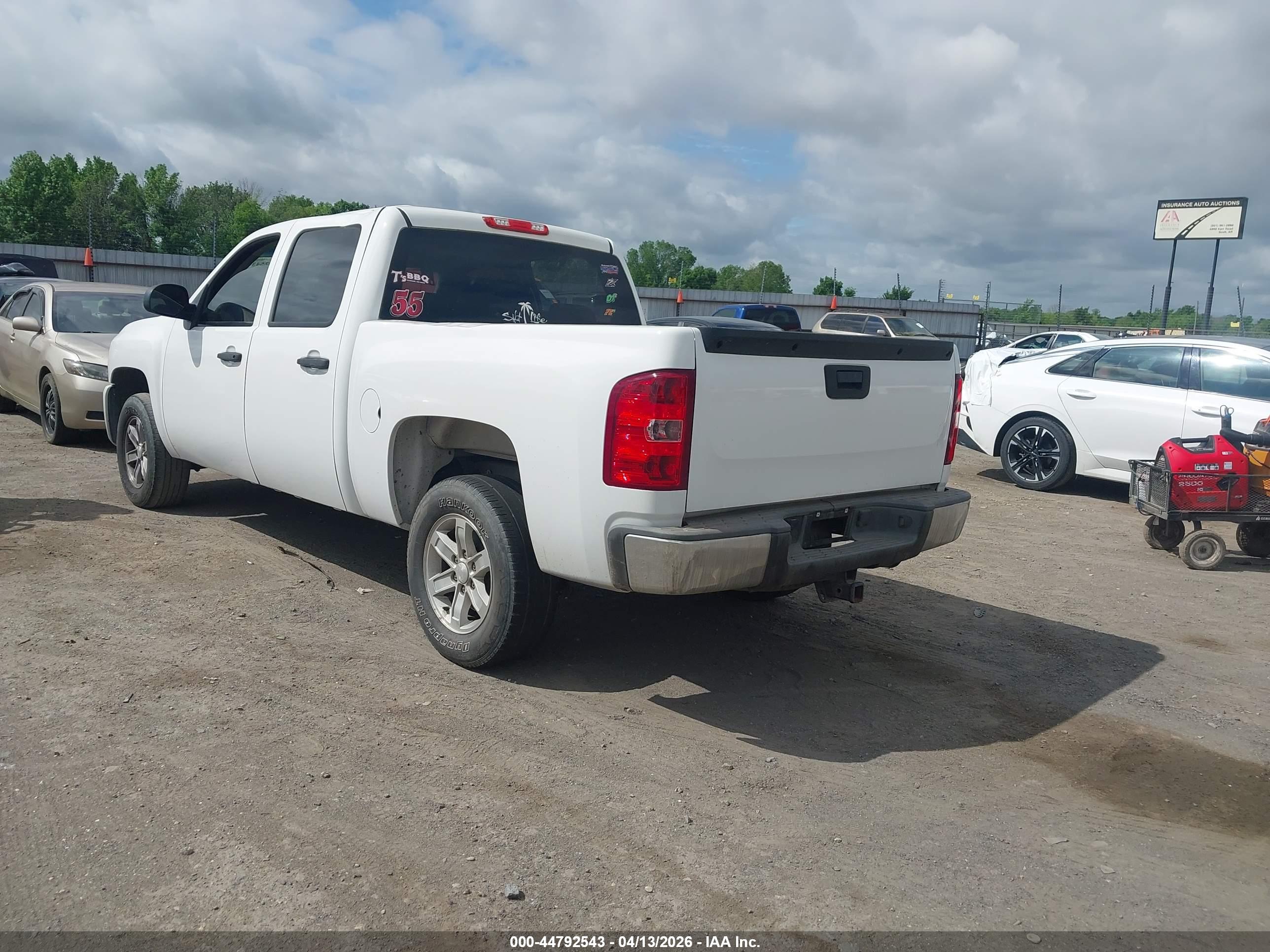 CHEVROLET SILVERADO image 3