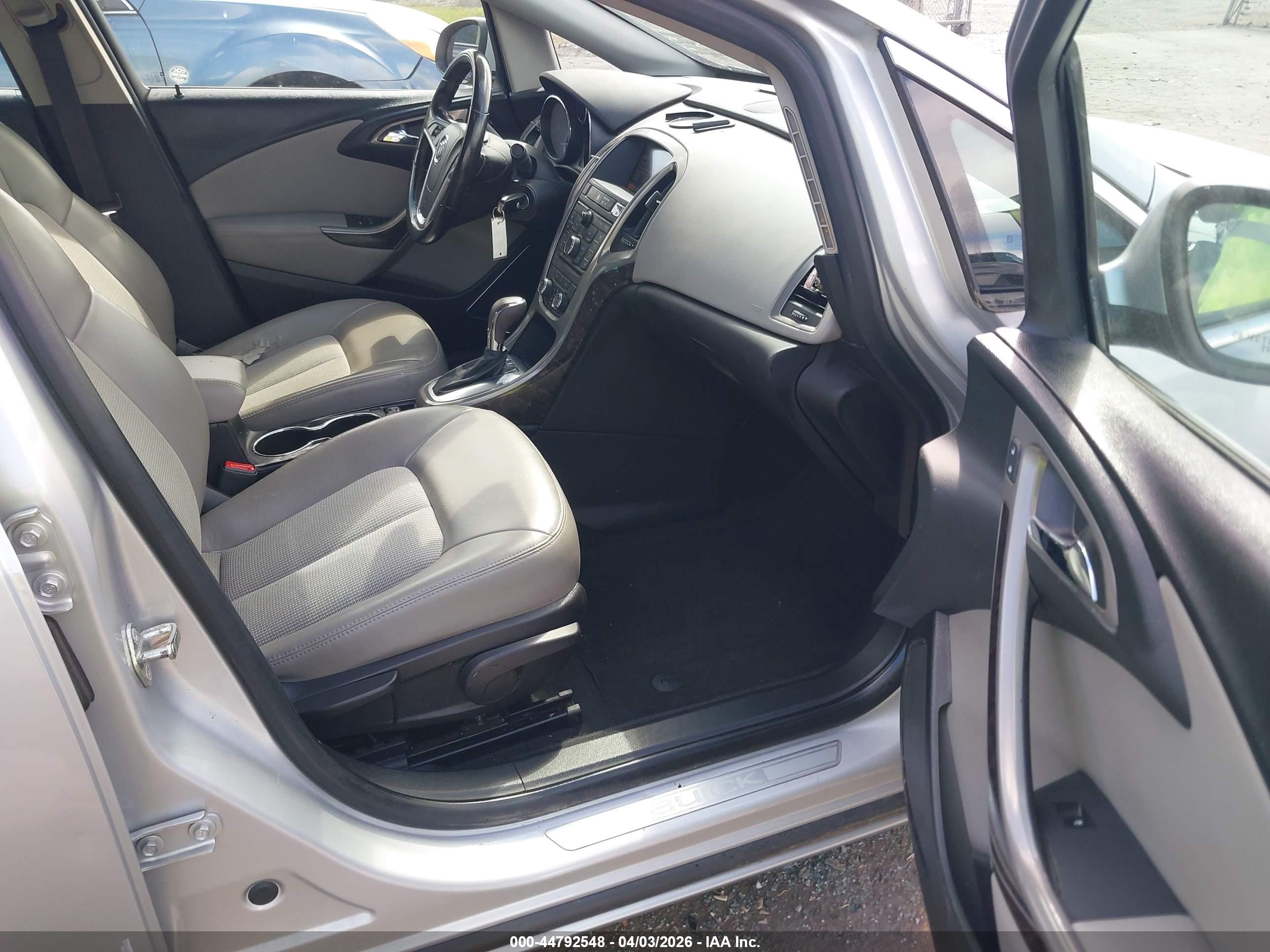 BUICK VERANO image 5