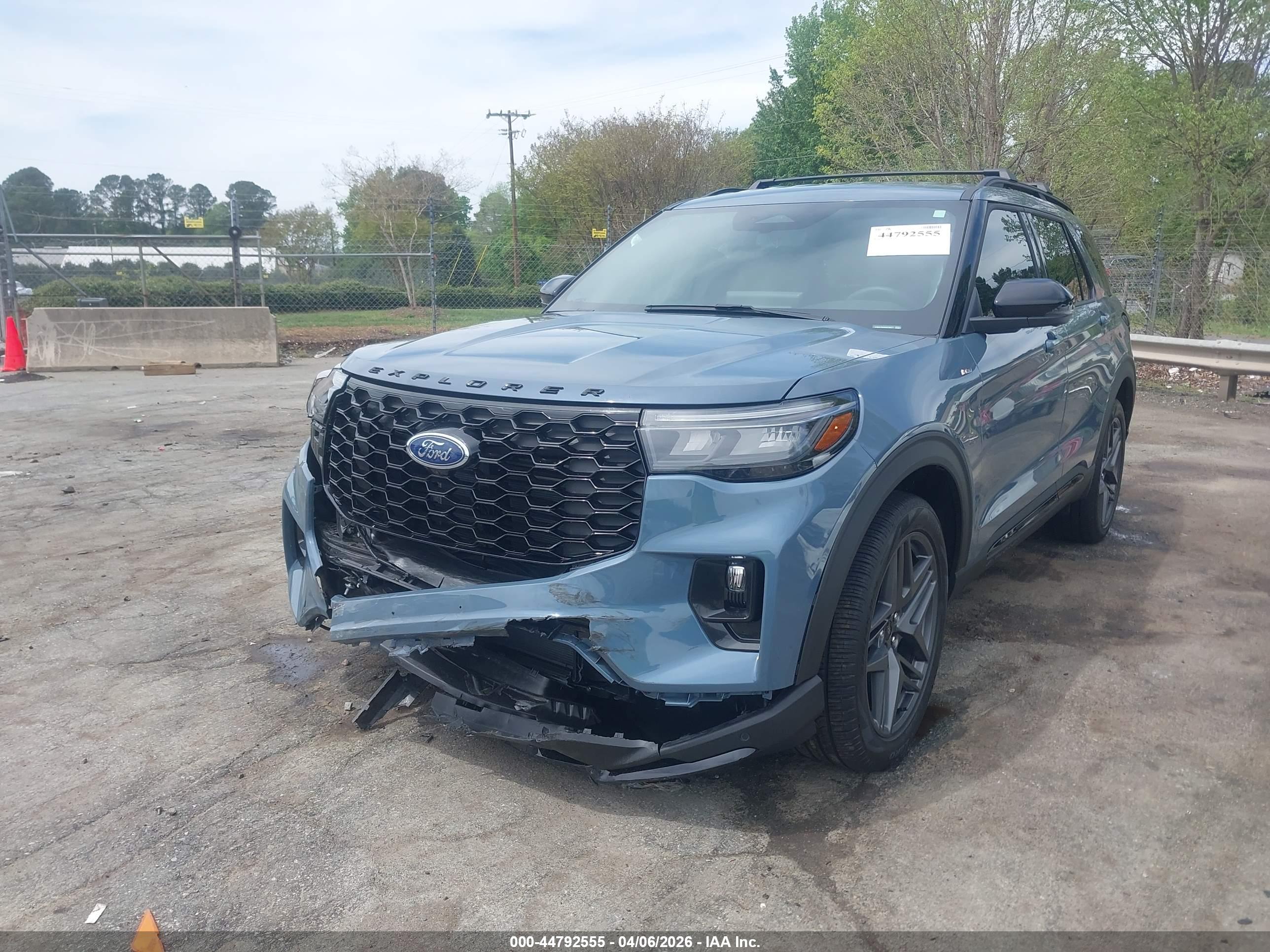 FORD EXPLORER image 2