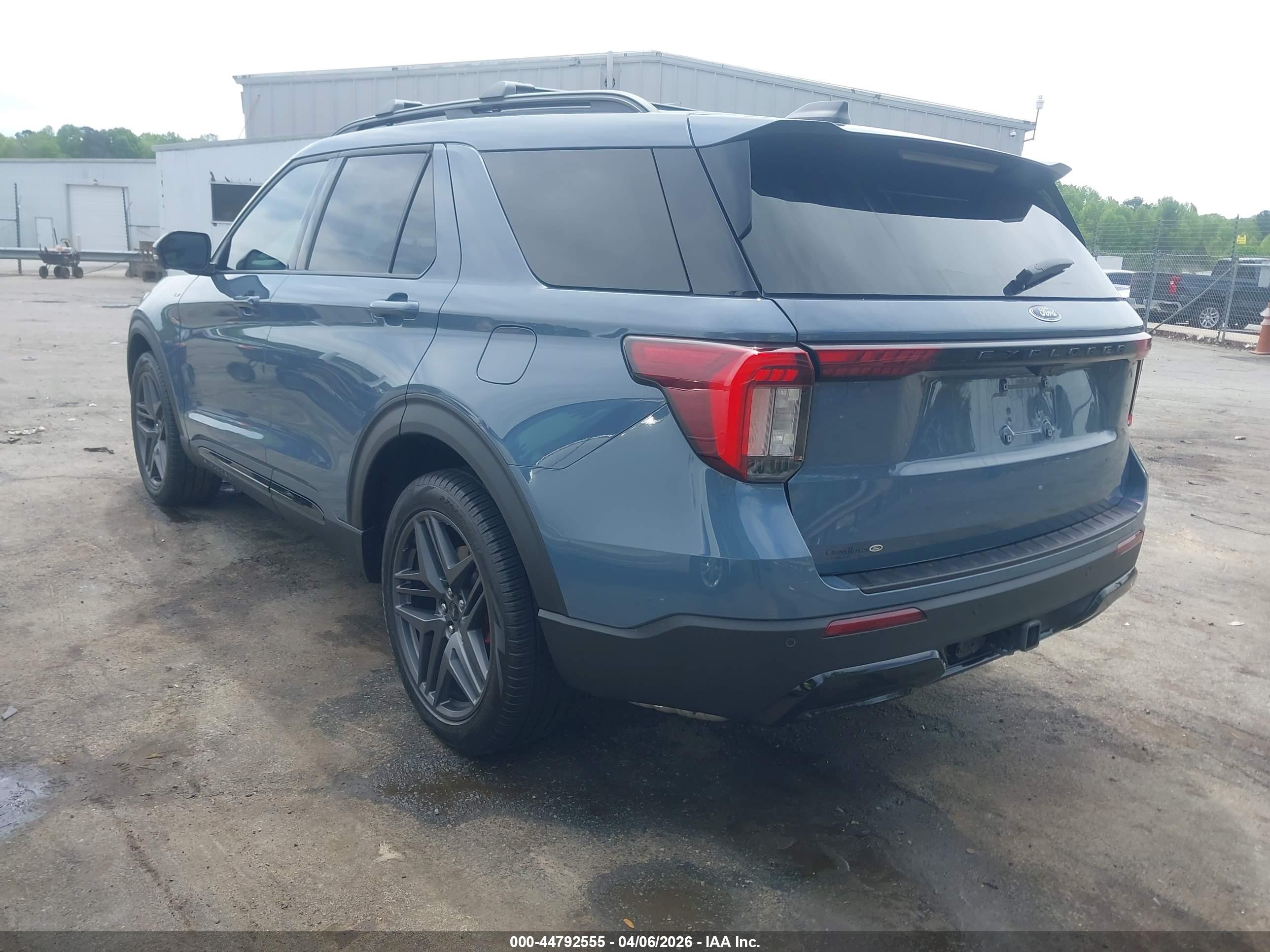 FORD EXPLORER image 3