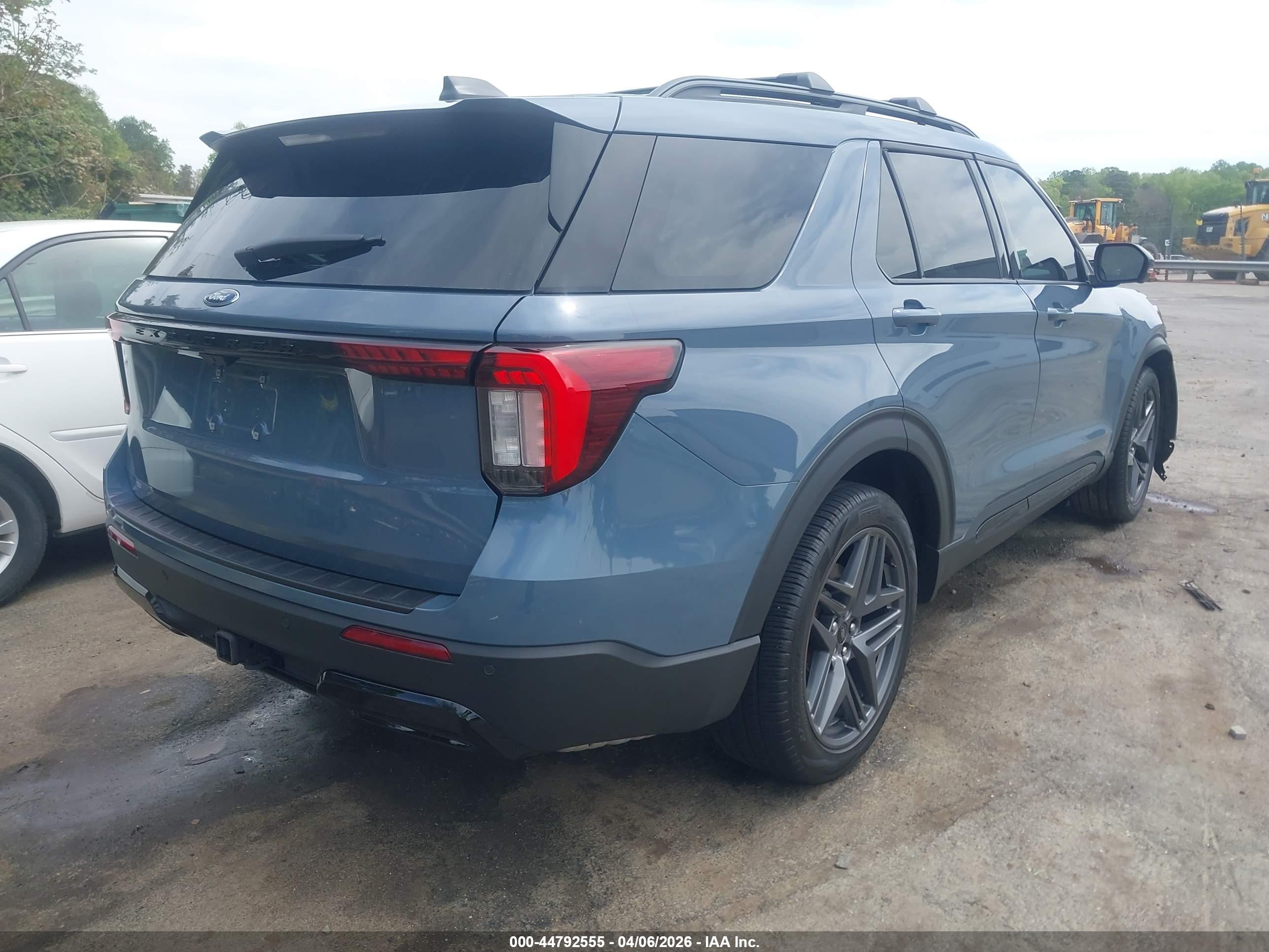 FORD EXPLORER image 4