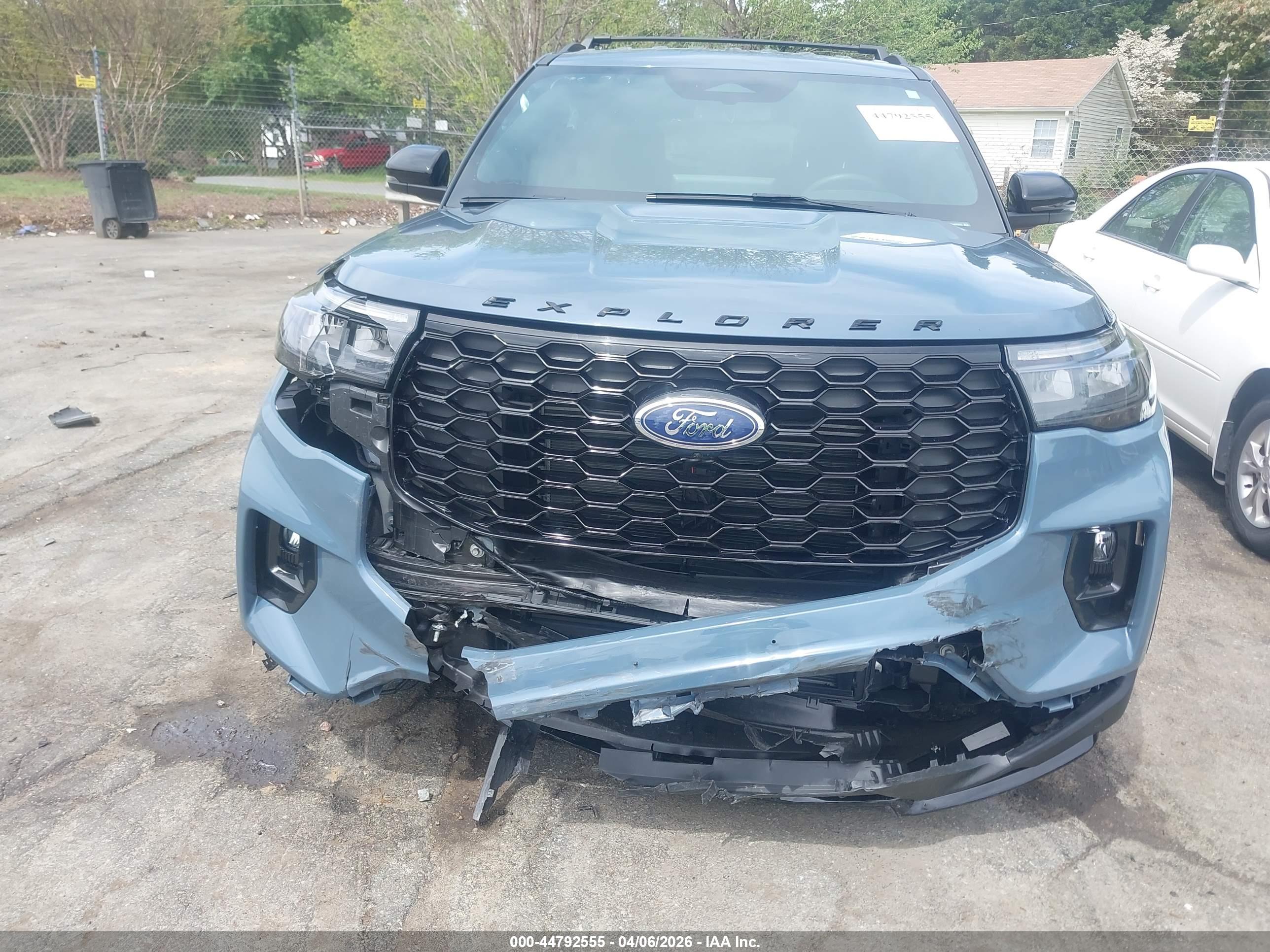 FORD EXPLORER image 6