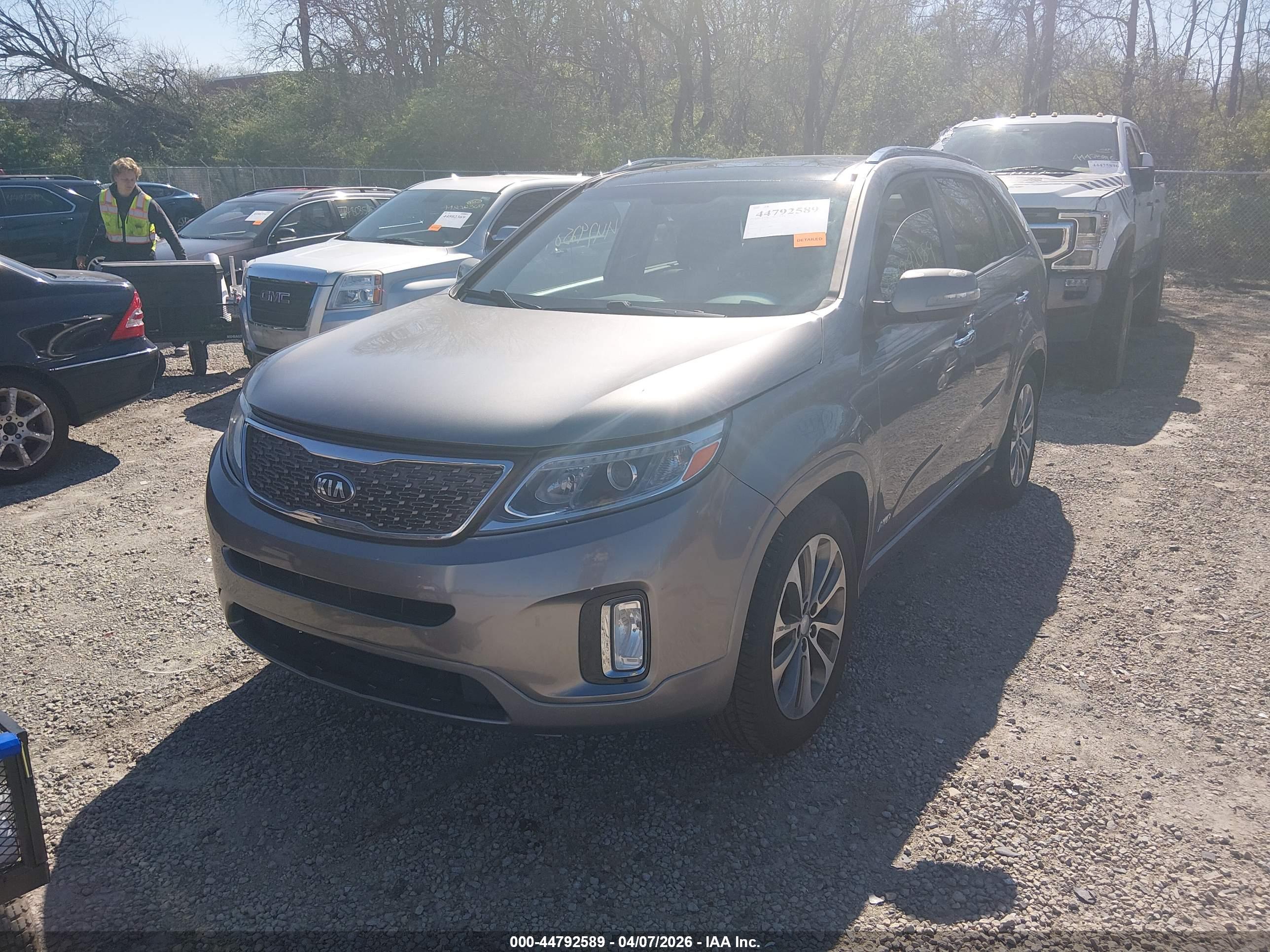 KIA SORENTO image 2