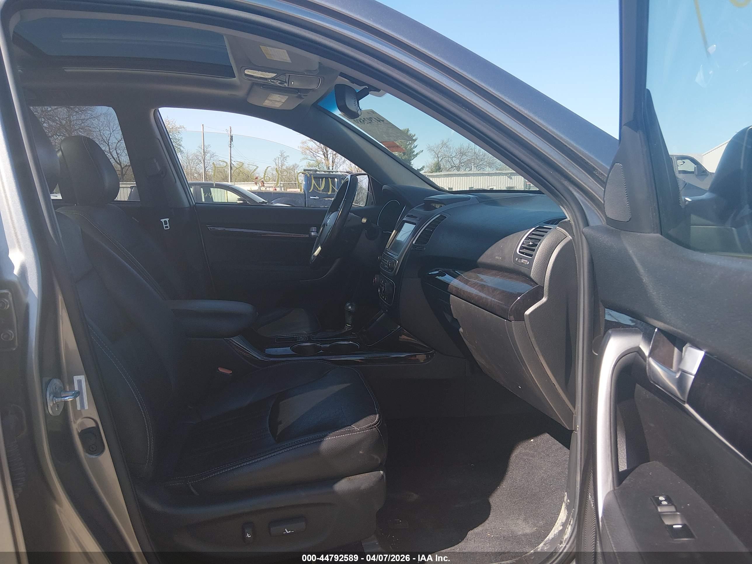 KIA SORENTO image 5