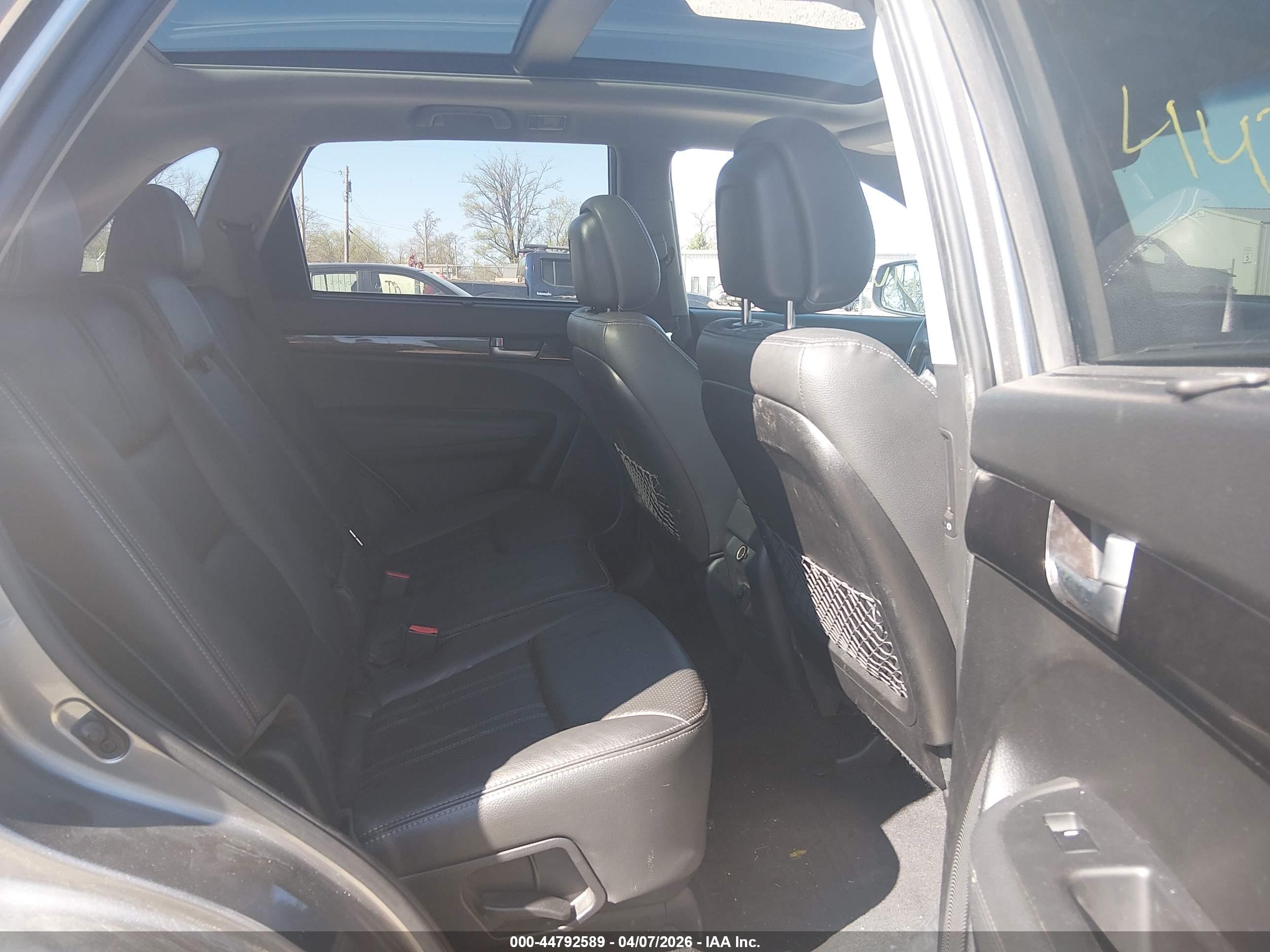 KIA SORENTO image 8