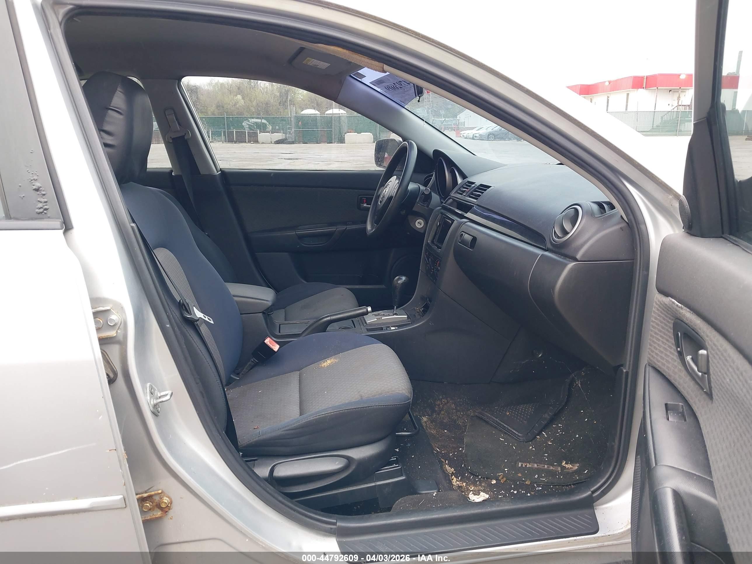 MAZDA MAZDA3 image 5