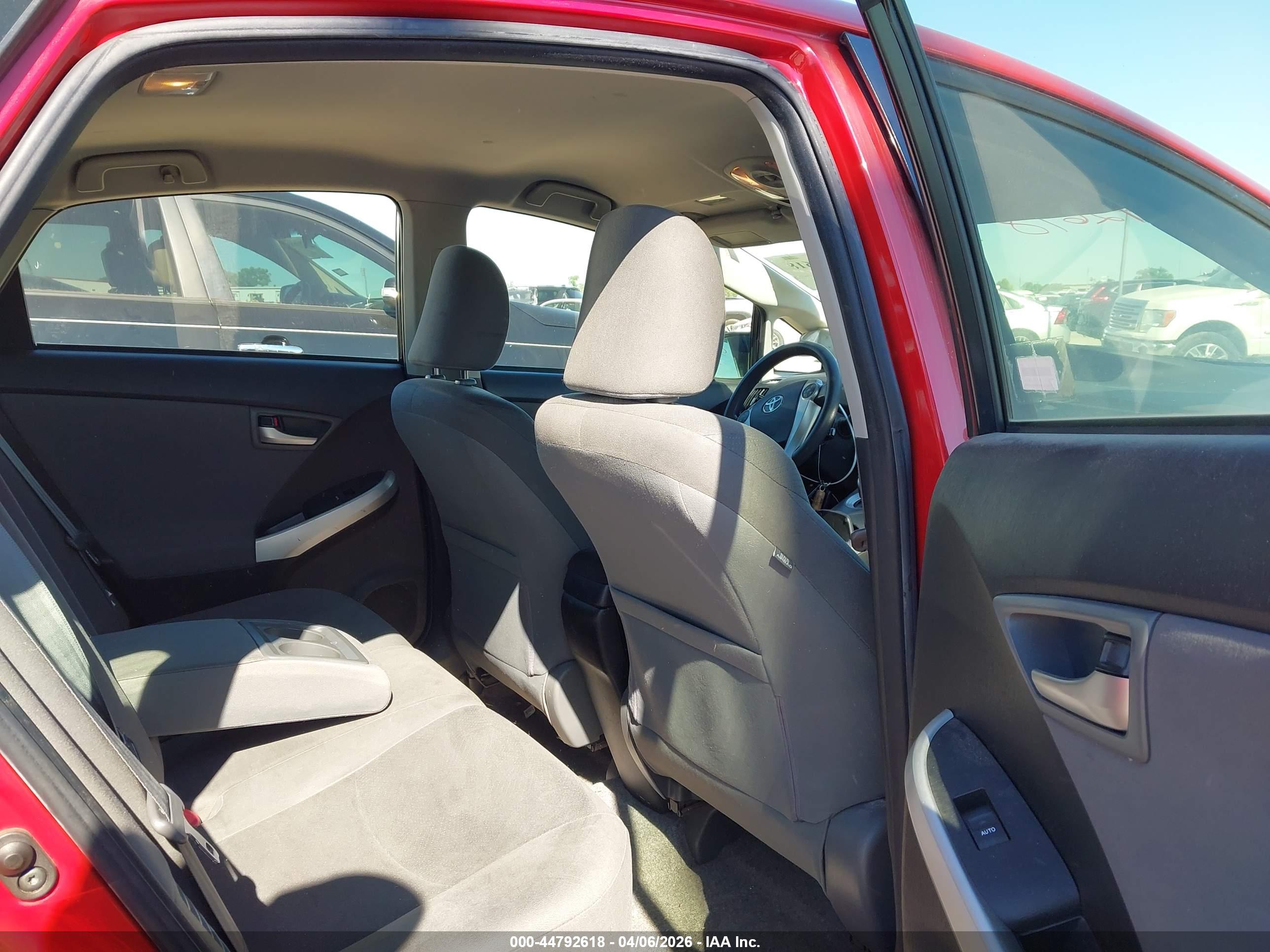 TOYOTA PRIUS image 8