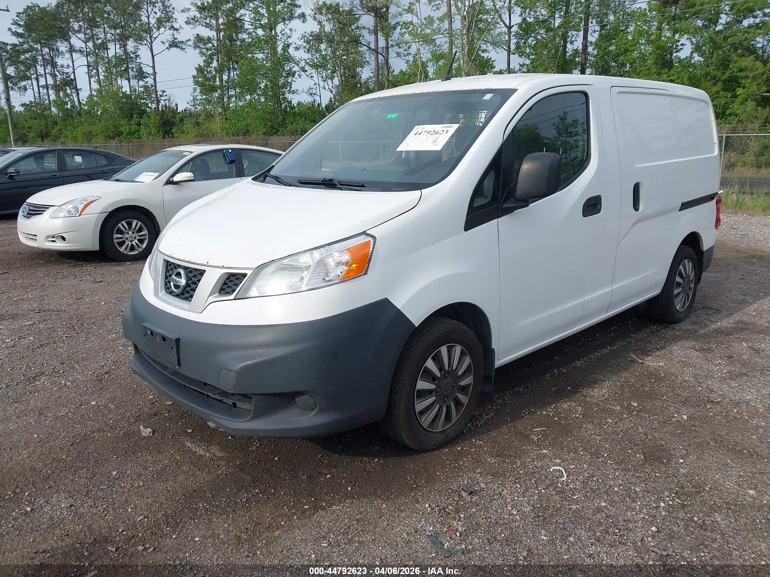 NISSAN NV200 image 2