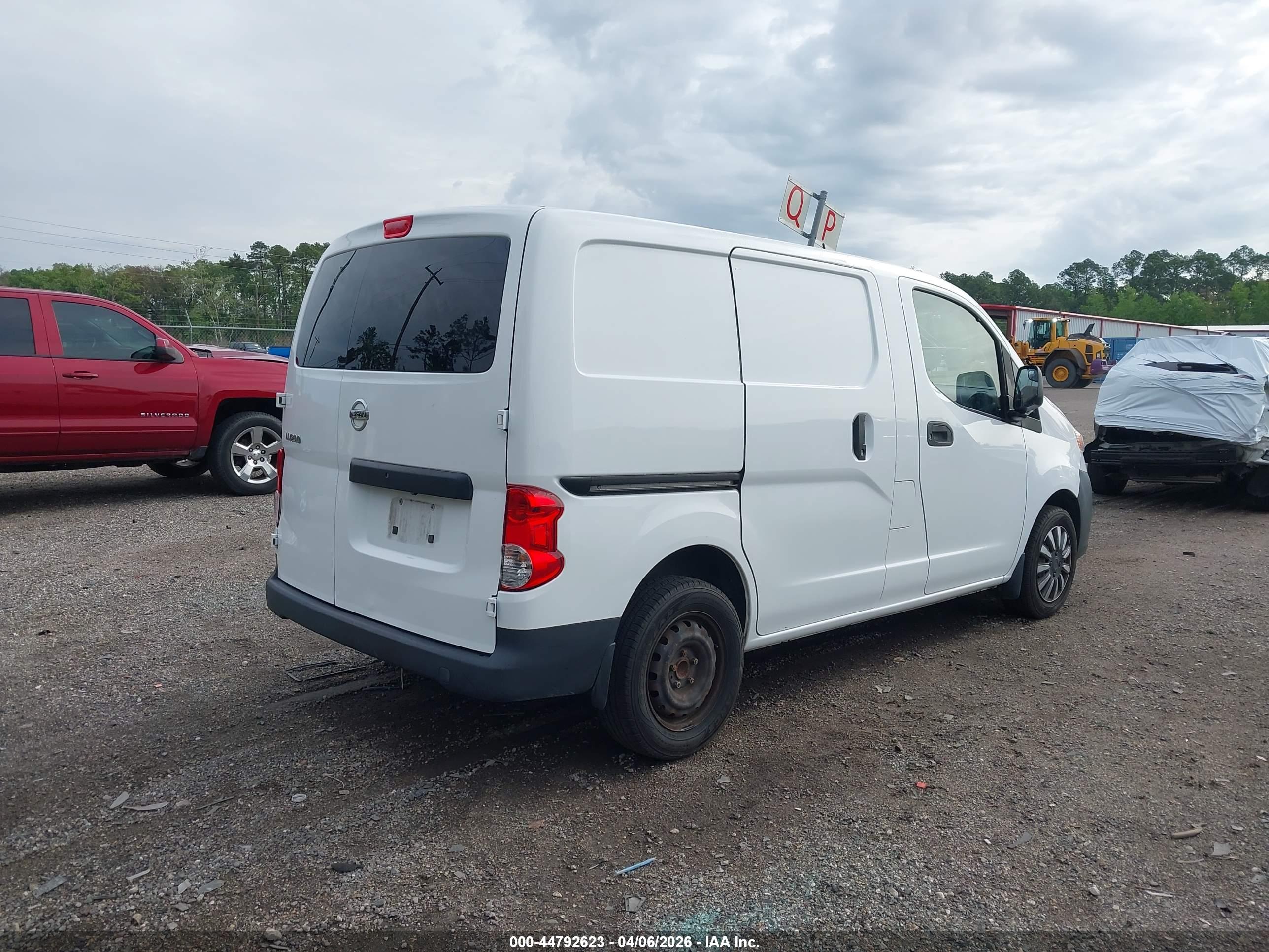 NISSAN NV200 image 4