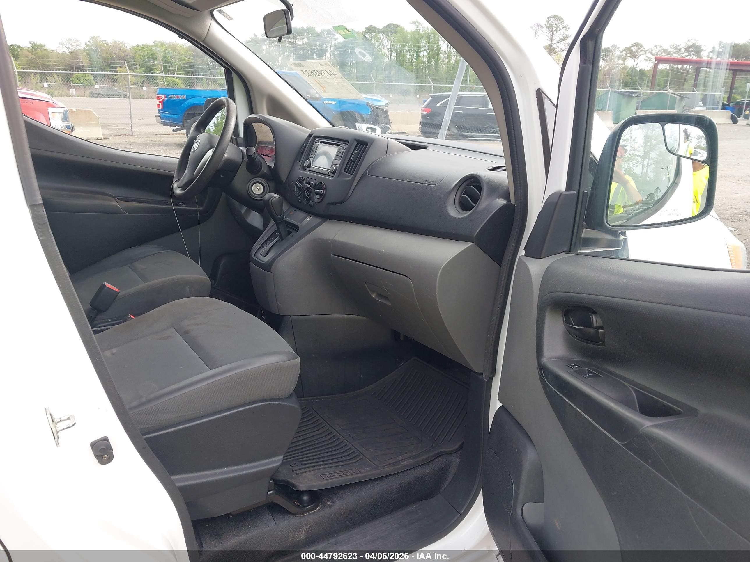 NISSAN NV200 image 5