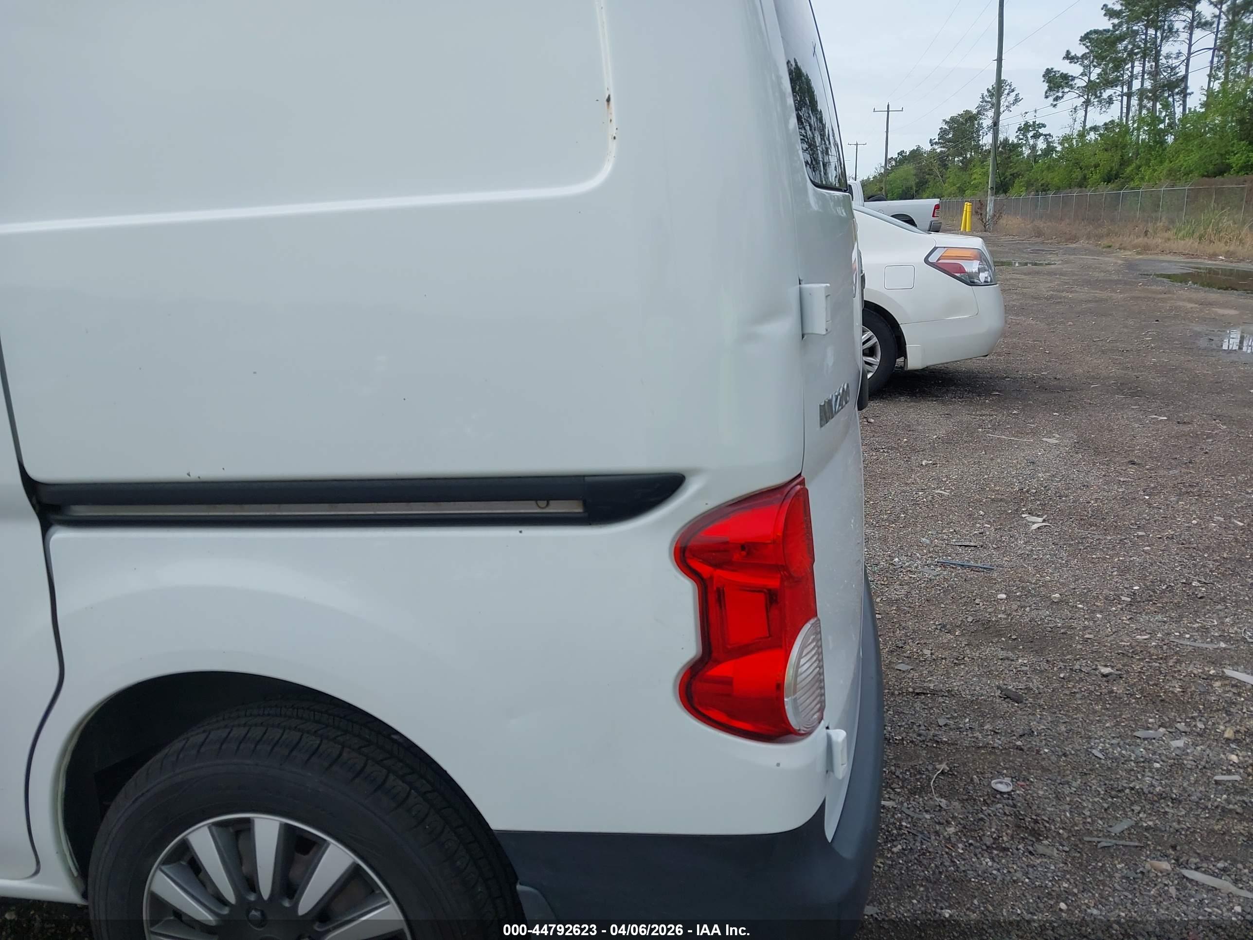 NISSAN NV200 image 6
