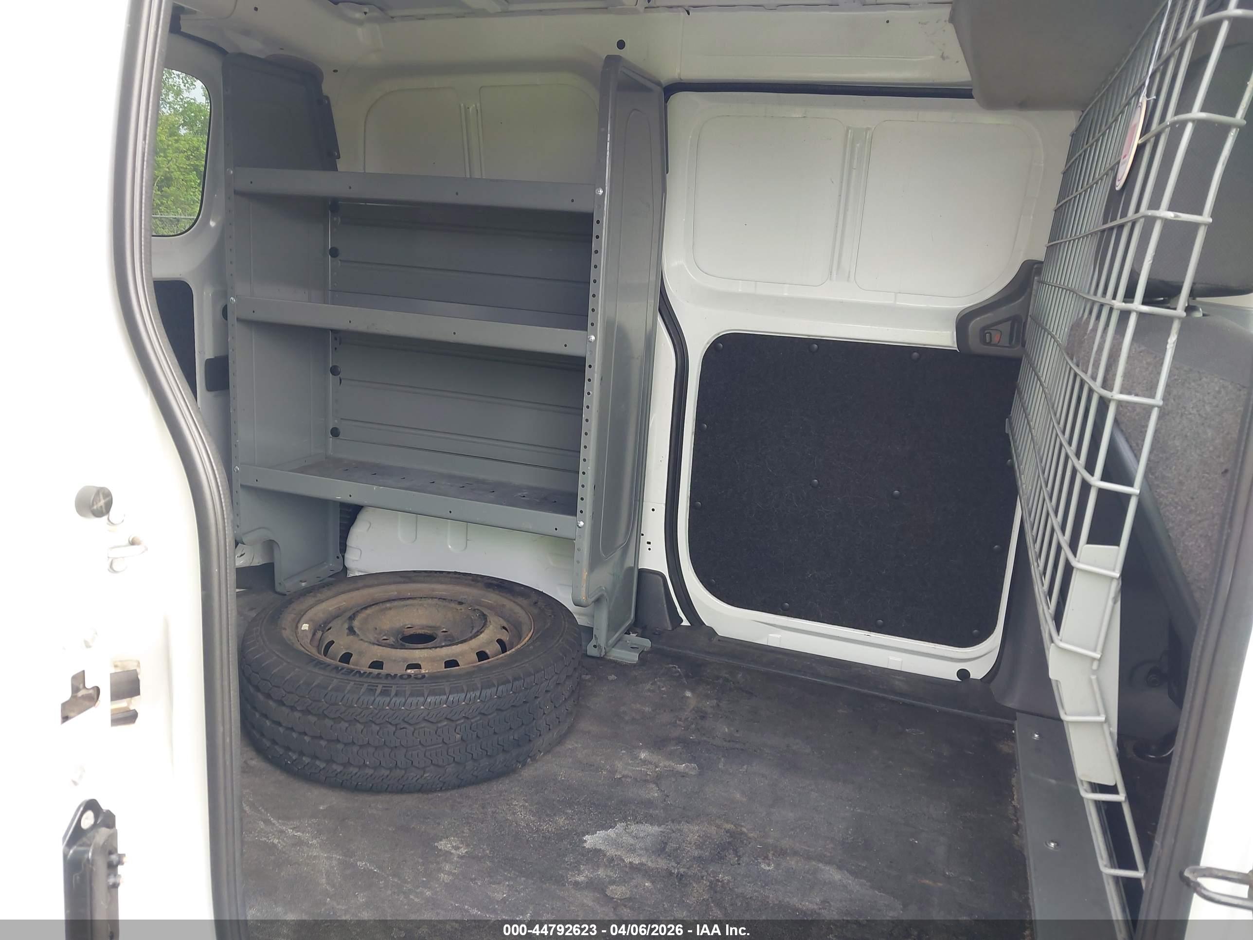 NISSAN NV200 image 8