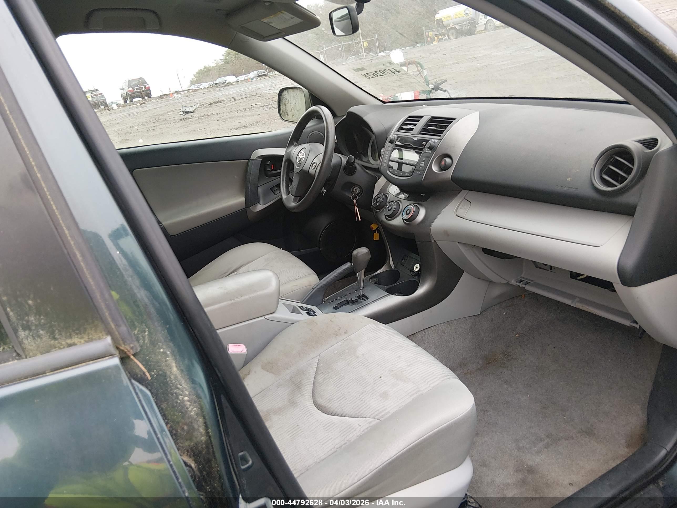 TOYOTA RAV4 image 5