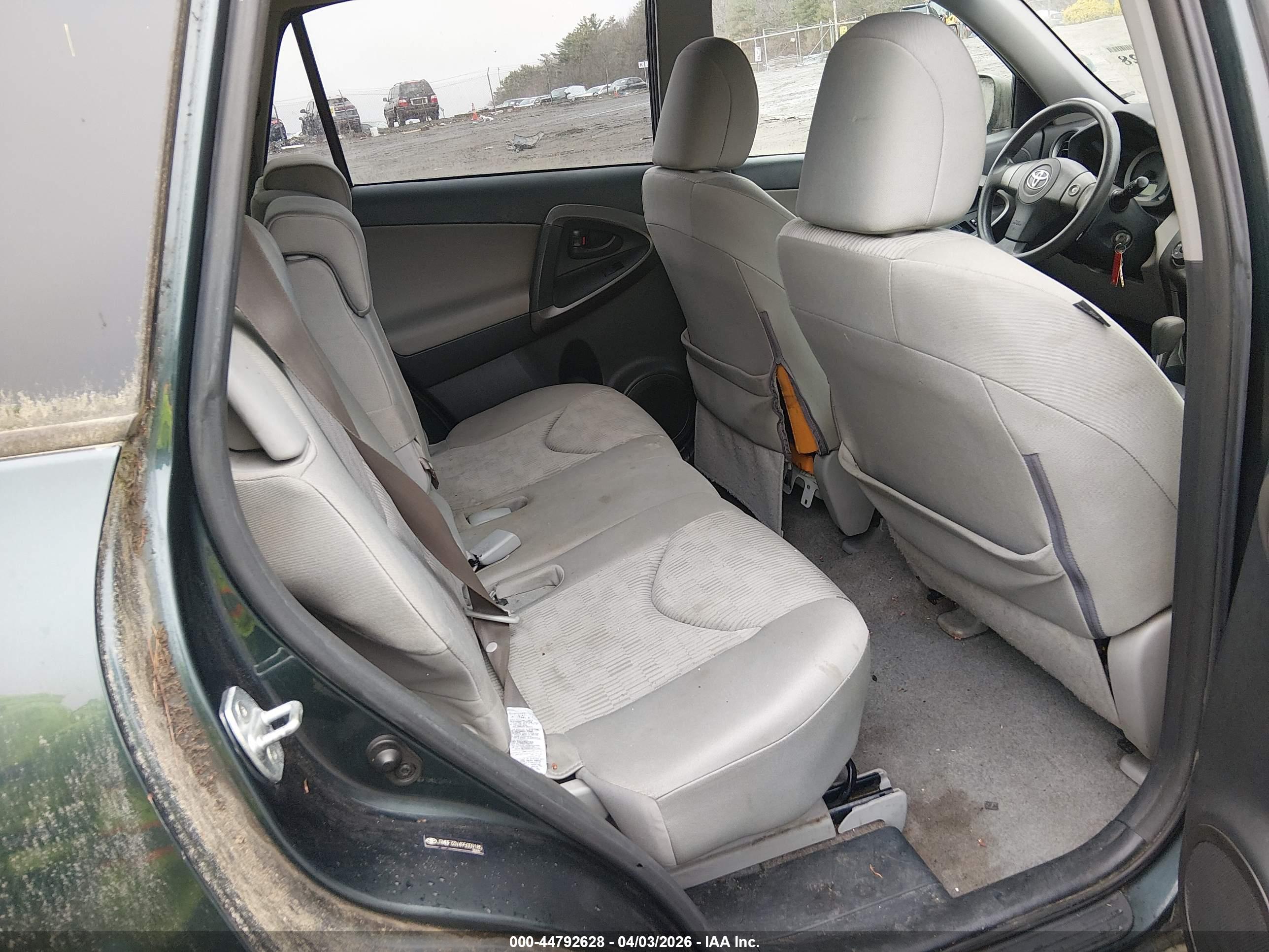 TOYOTA RAV4 image 8
