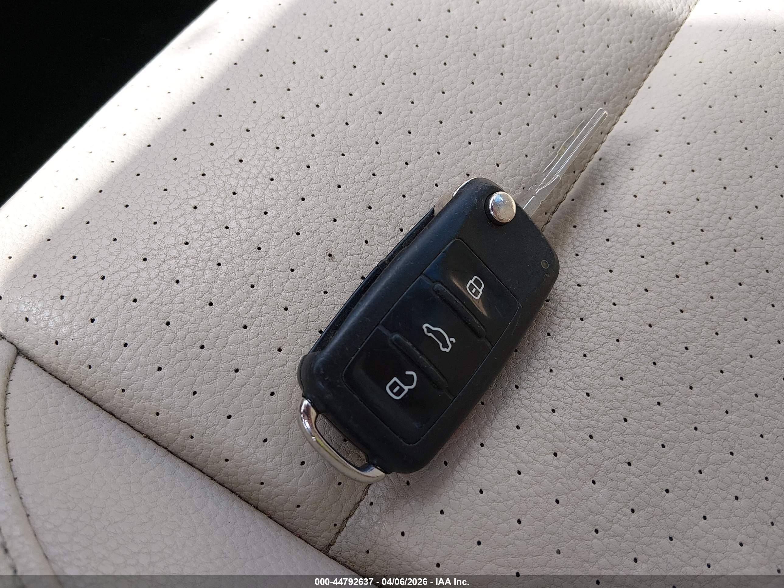 VOLKSWAGEN TIGUAN image 11