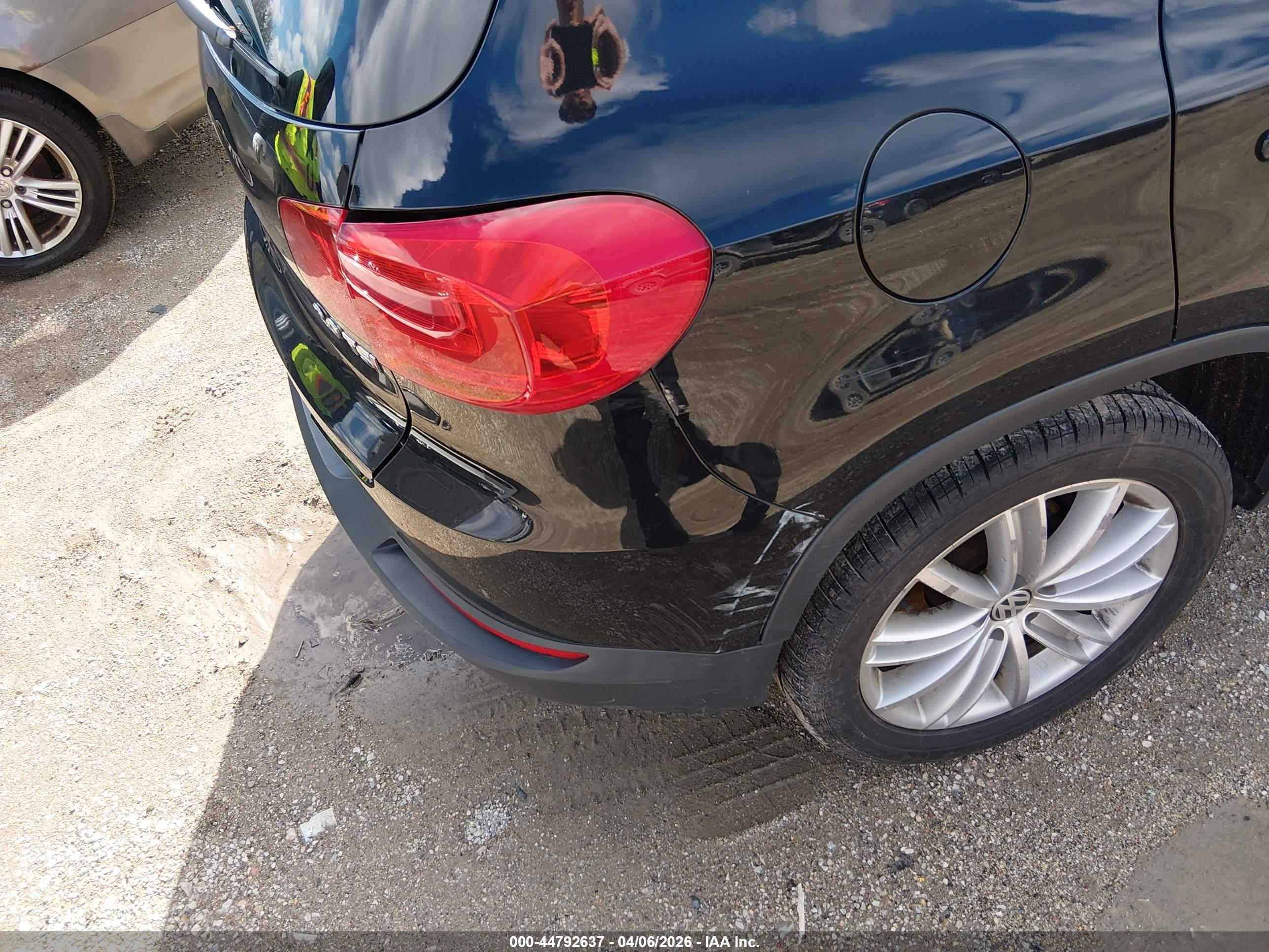 VOLKSWAGEN TIGUAN image 6