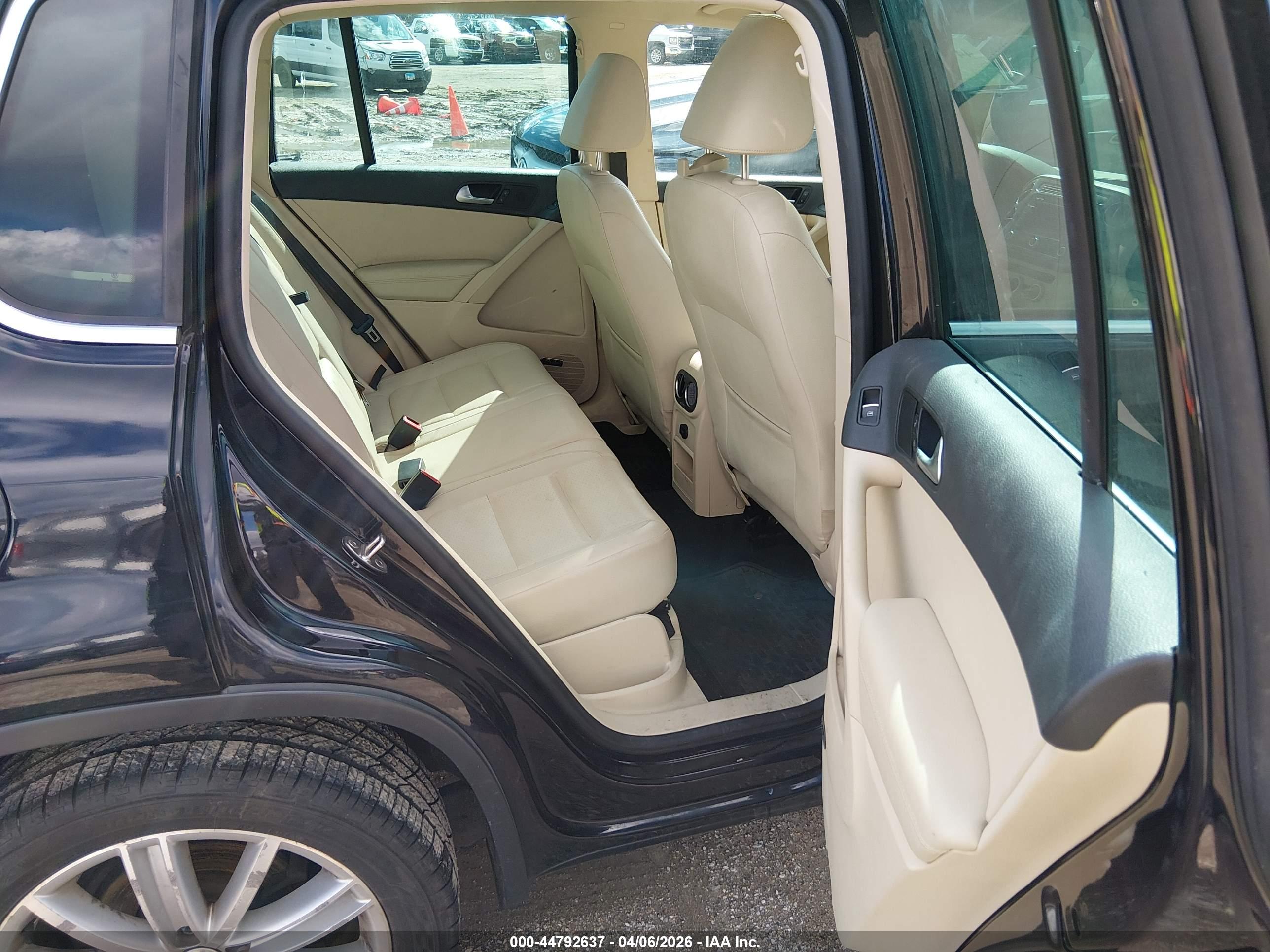 VOLKSWAGEN TIGUAN image 8