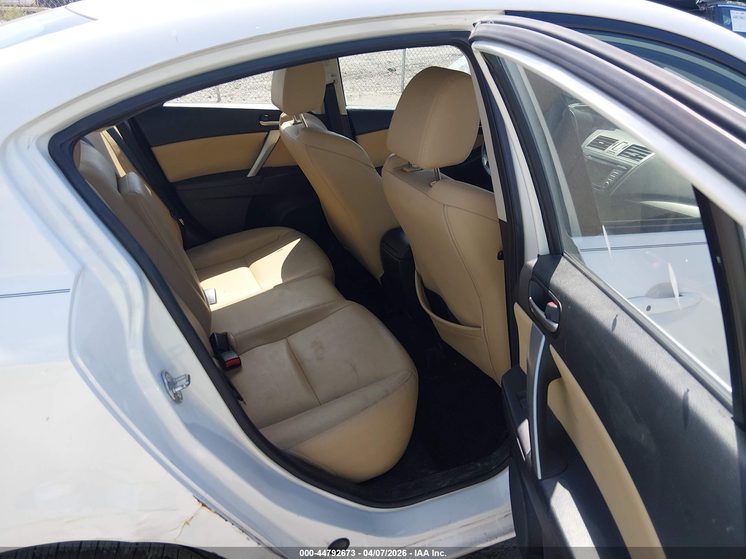 MAZDA MAZDA3 image 8