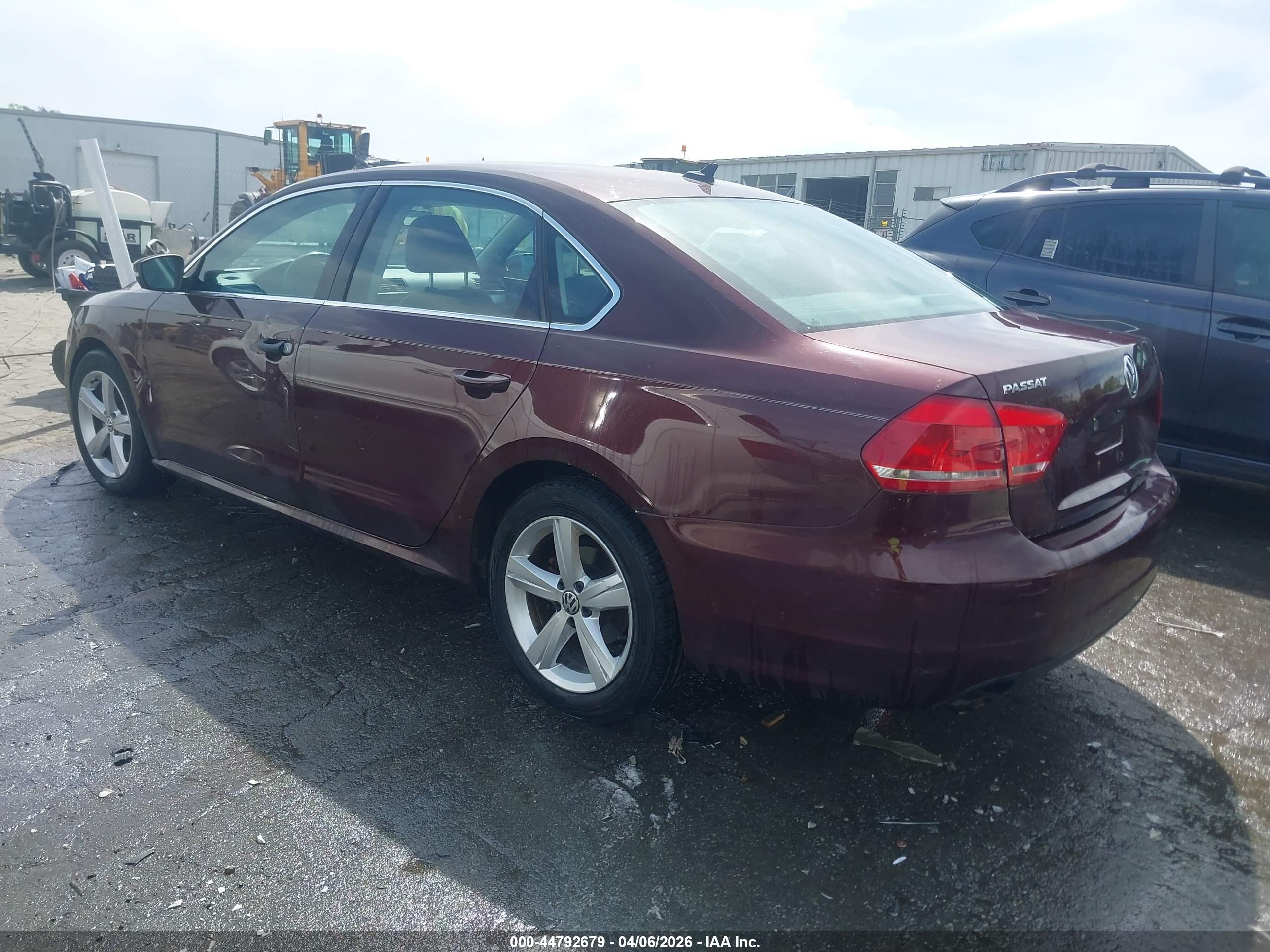 VOLKSWAGEN PASSAT image 3