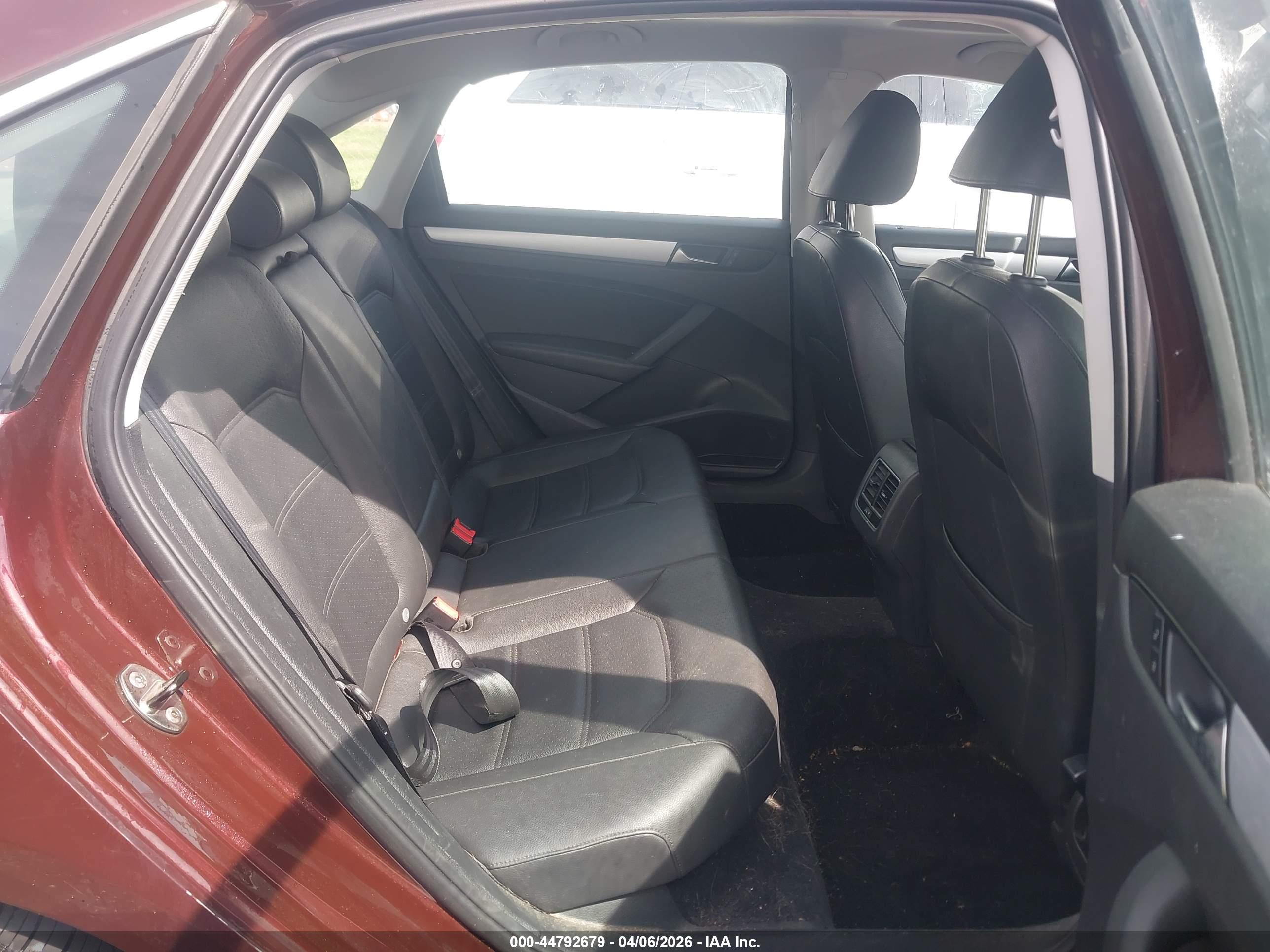 VOLKSWAGEN PASSAT image 8