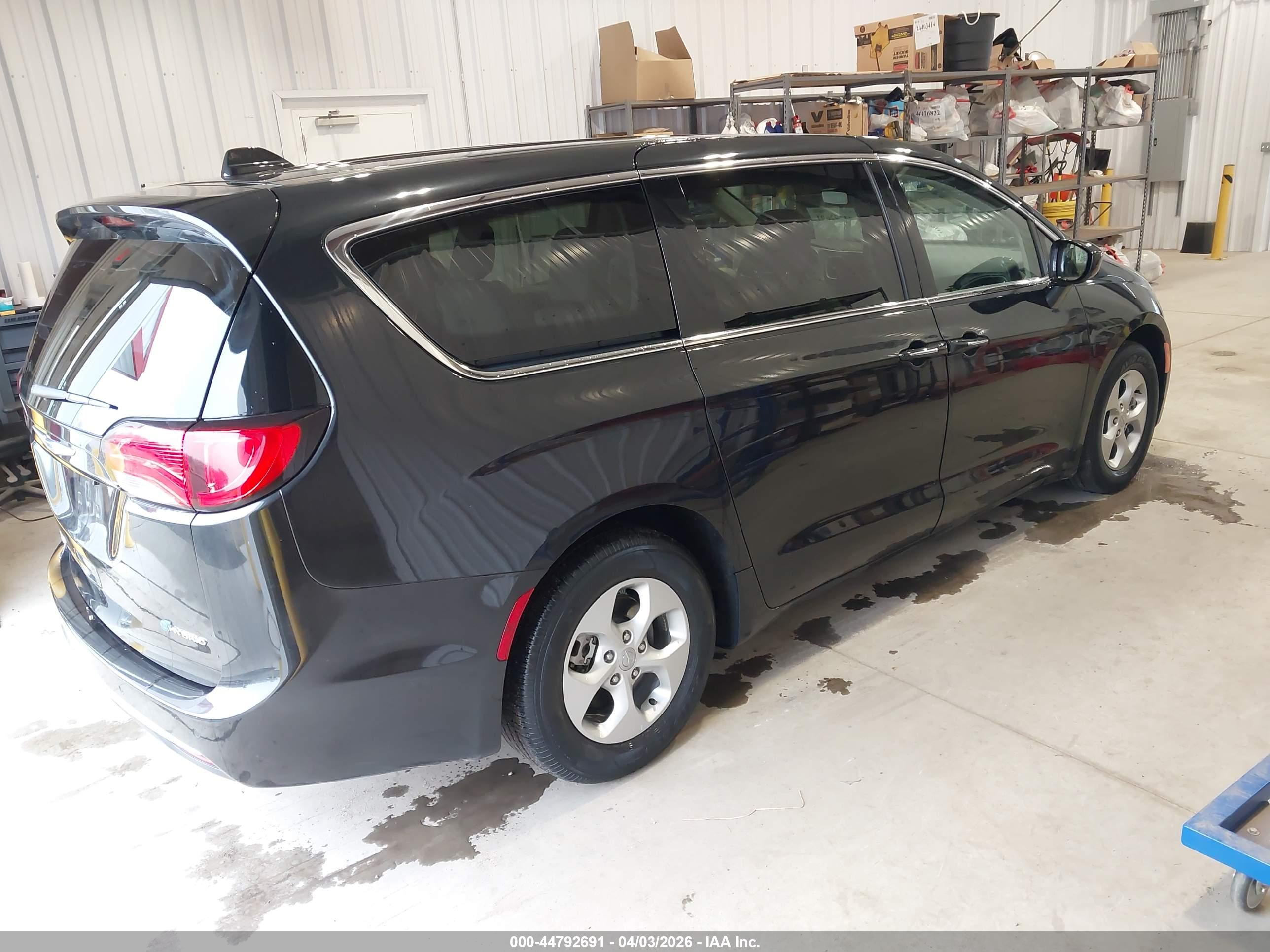 CHRYSLER PACIFICA image 4
