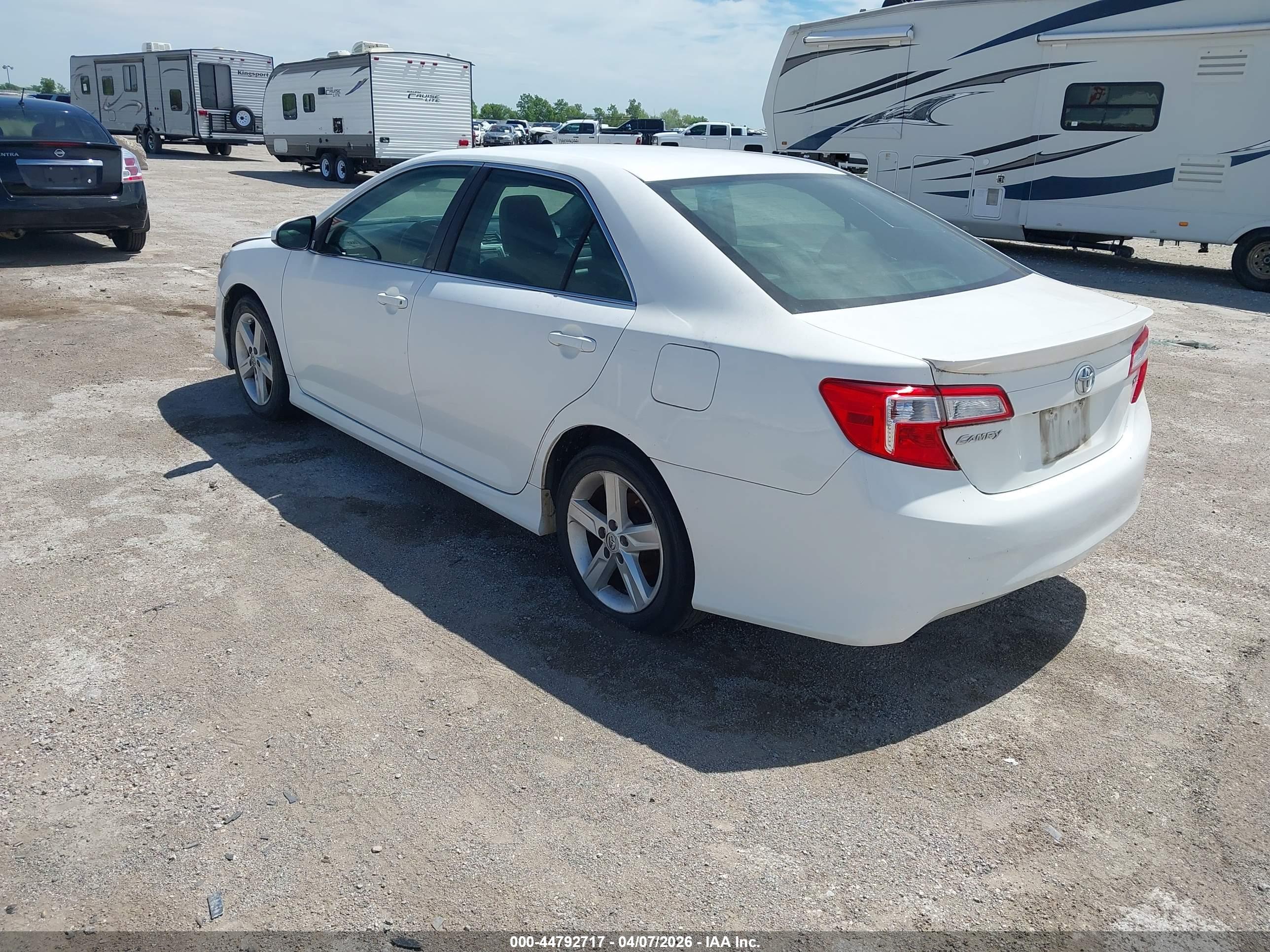 TOYOTA CAMRY image 3
