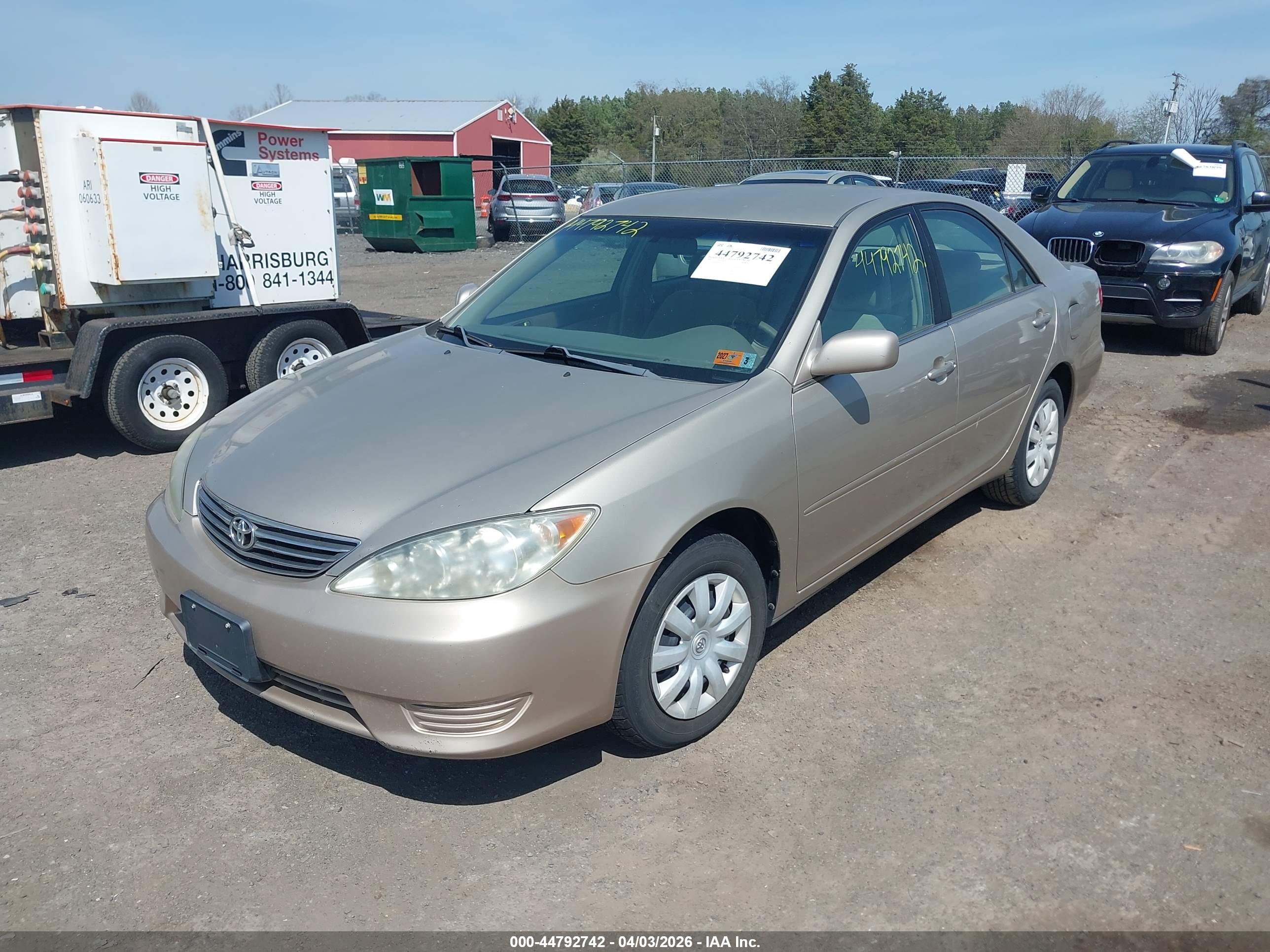 TOYOTA CAMRY image 2