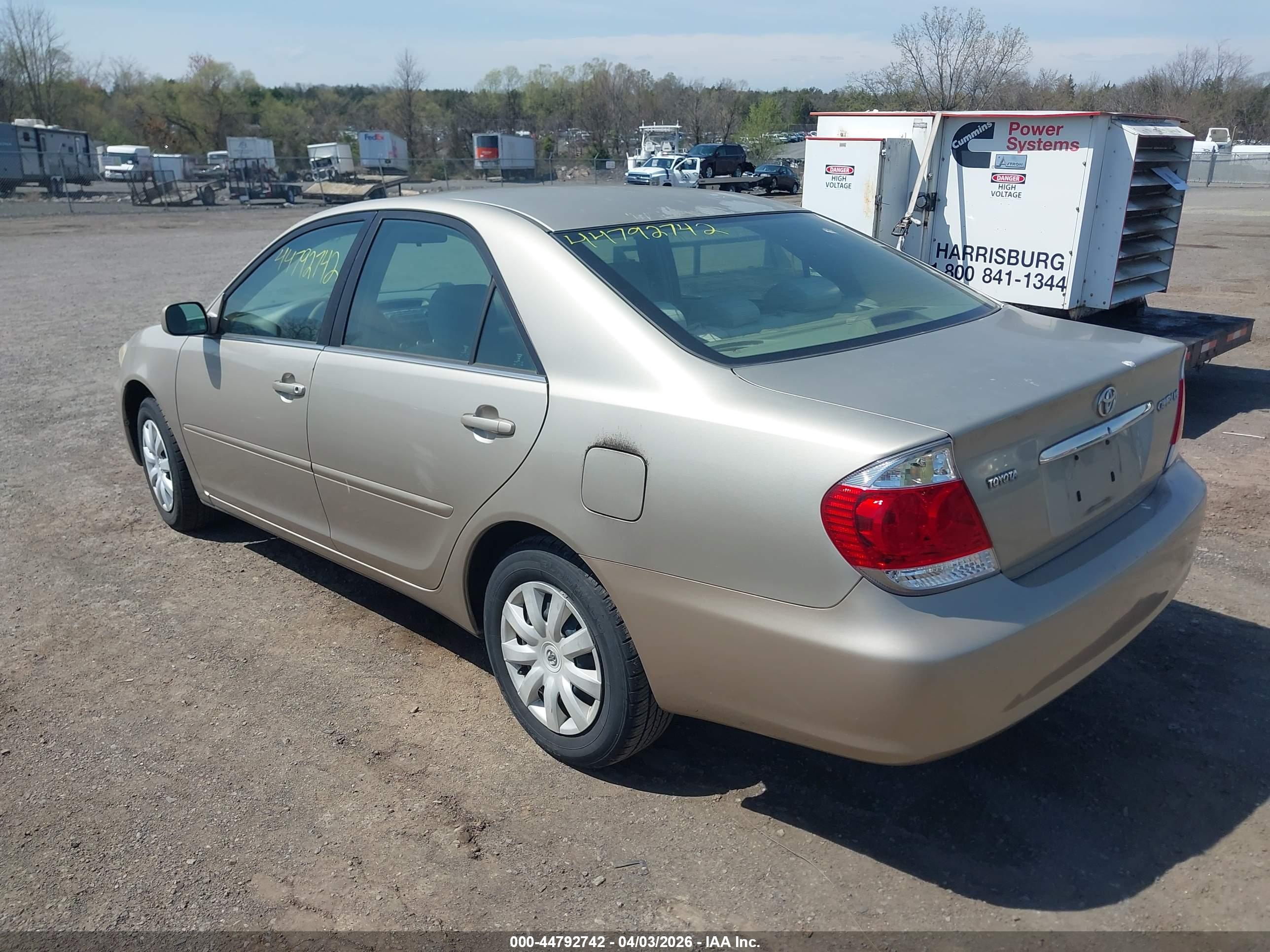 TOYOTA CAMRY image 3