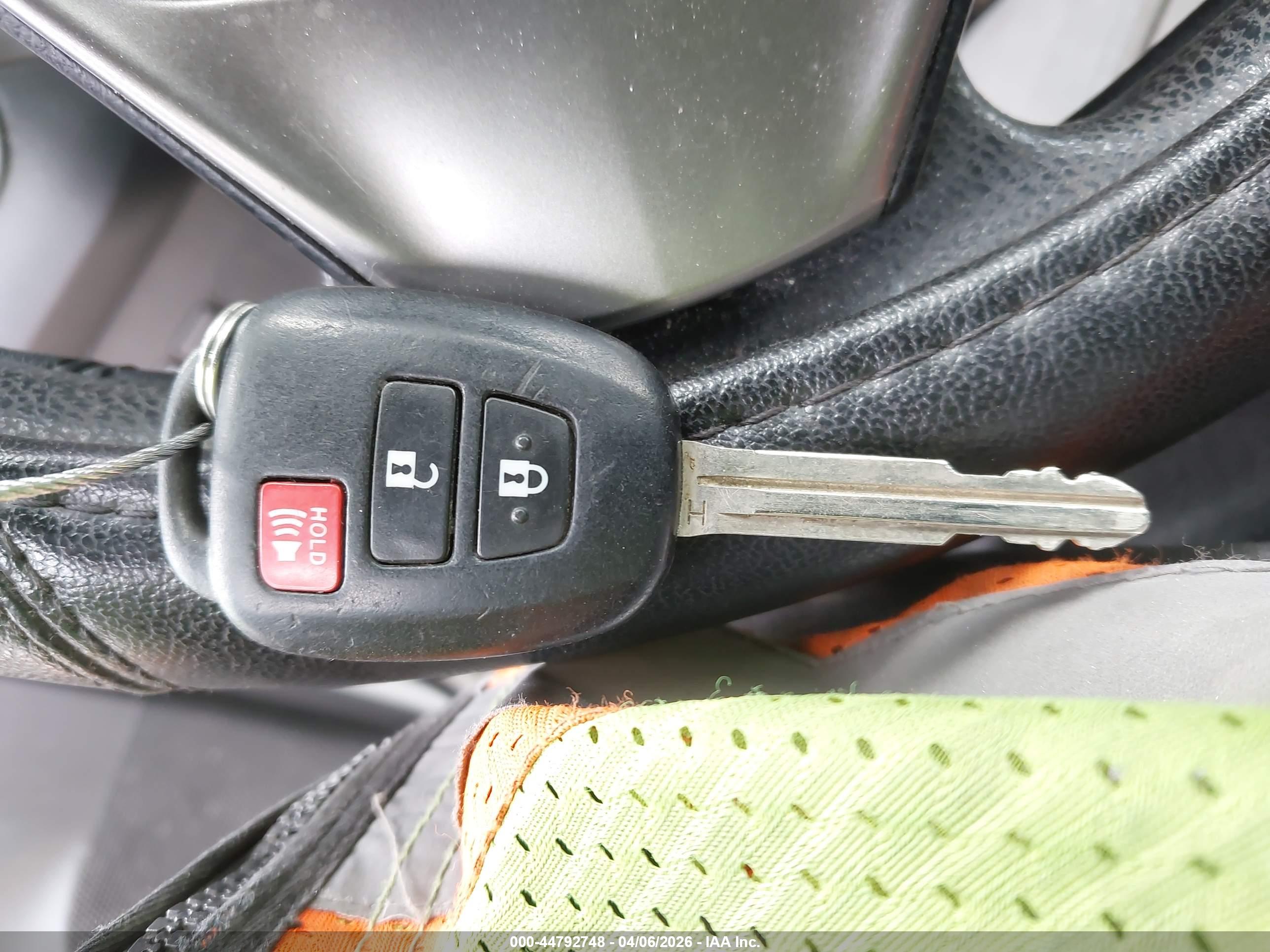 TOYOTA RAV4 image 11