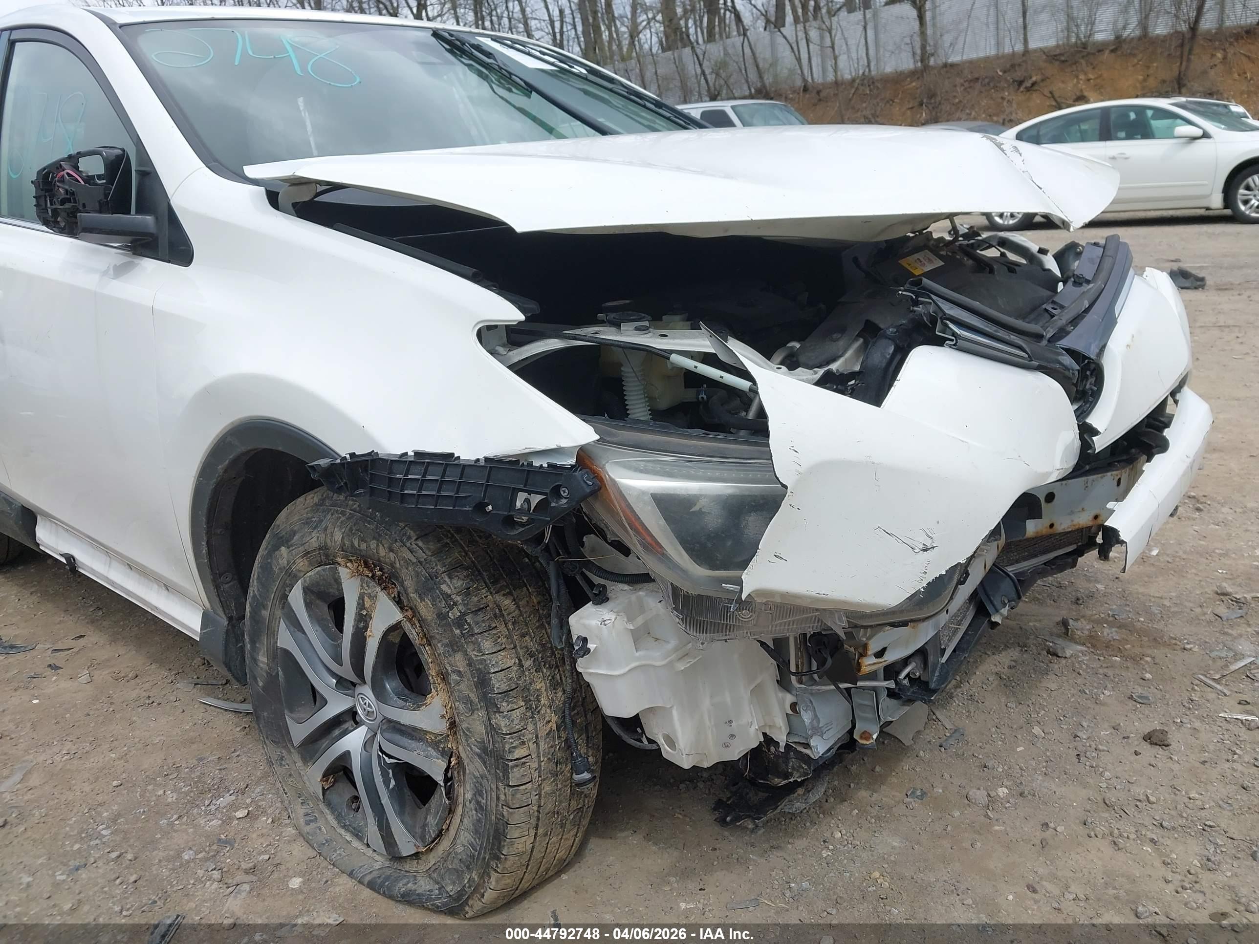 TOYOTA RAV4 image 6