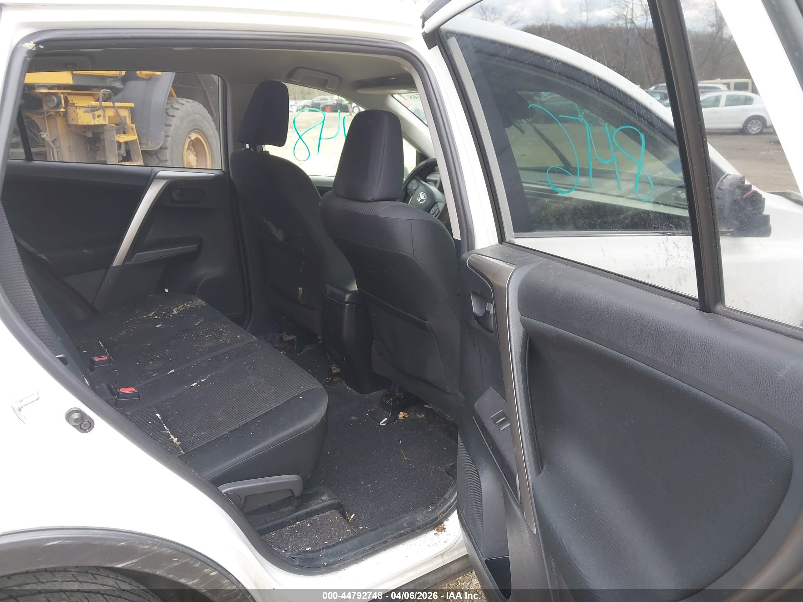 TOYOTA RAV4 image 8