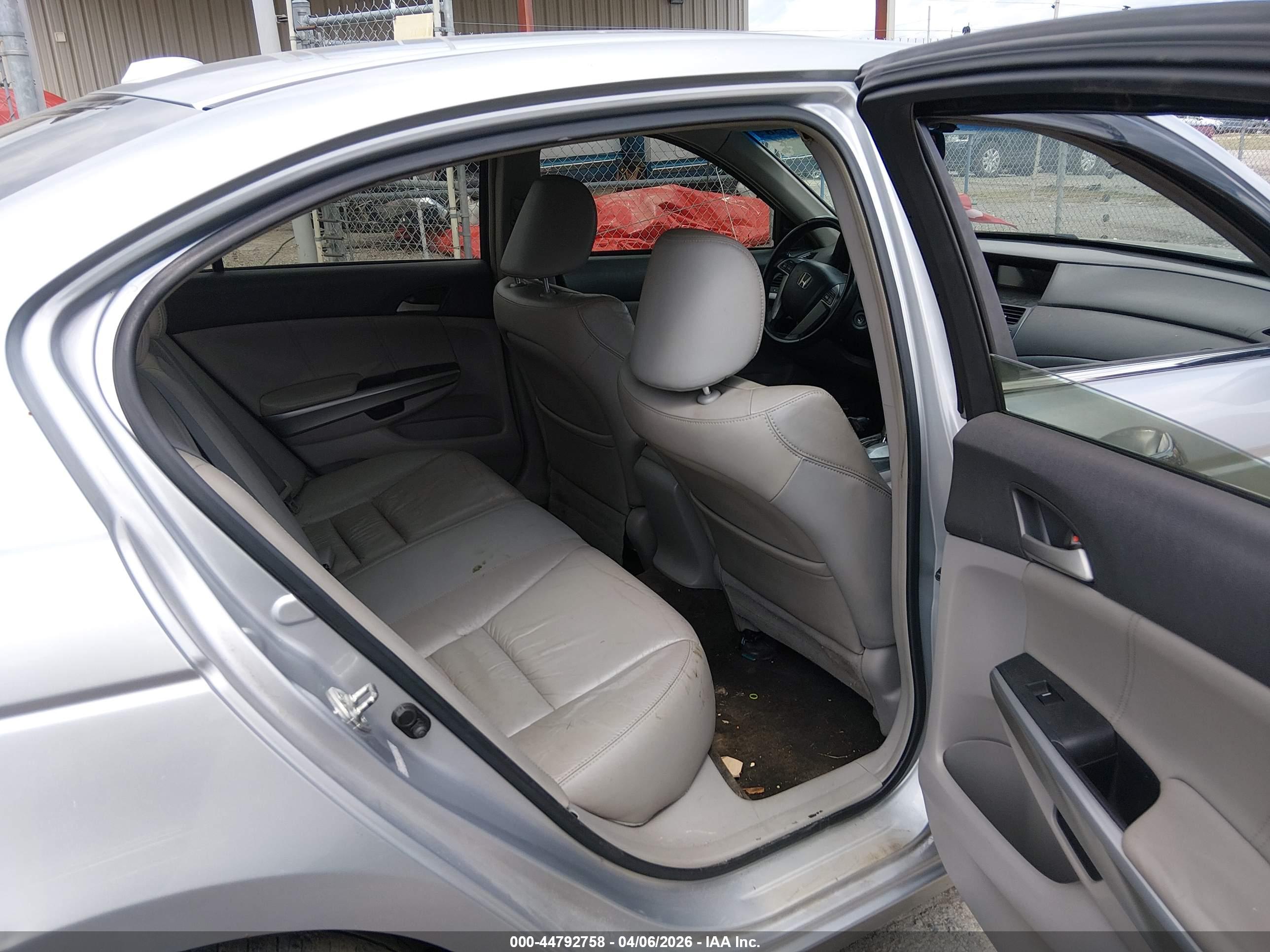 HONDA ACCORD image 8
