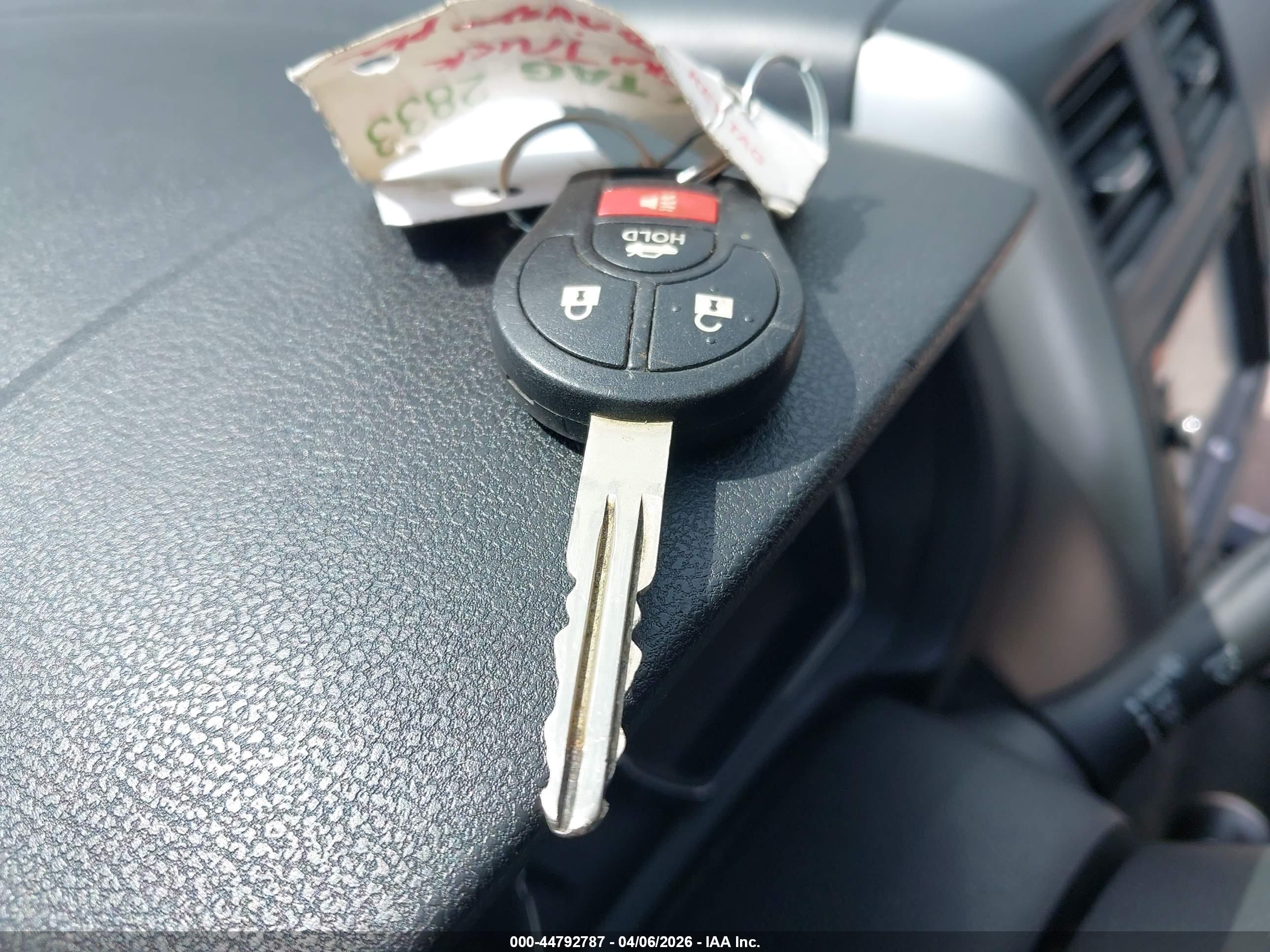NISSAN VERSA image 11