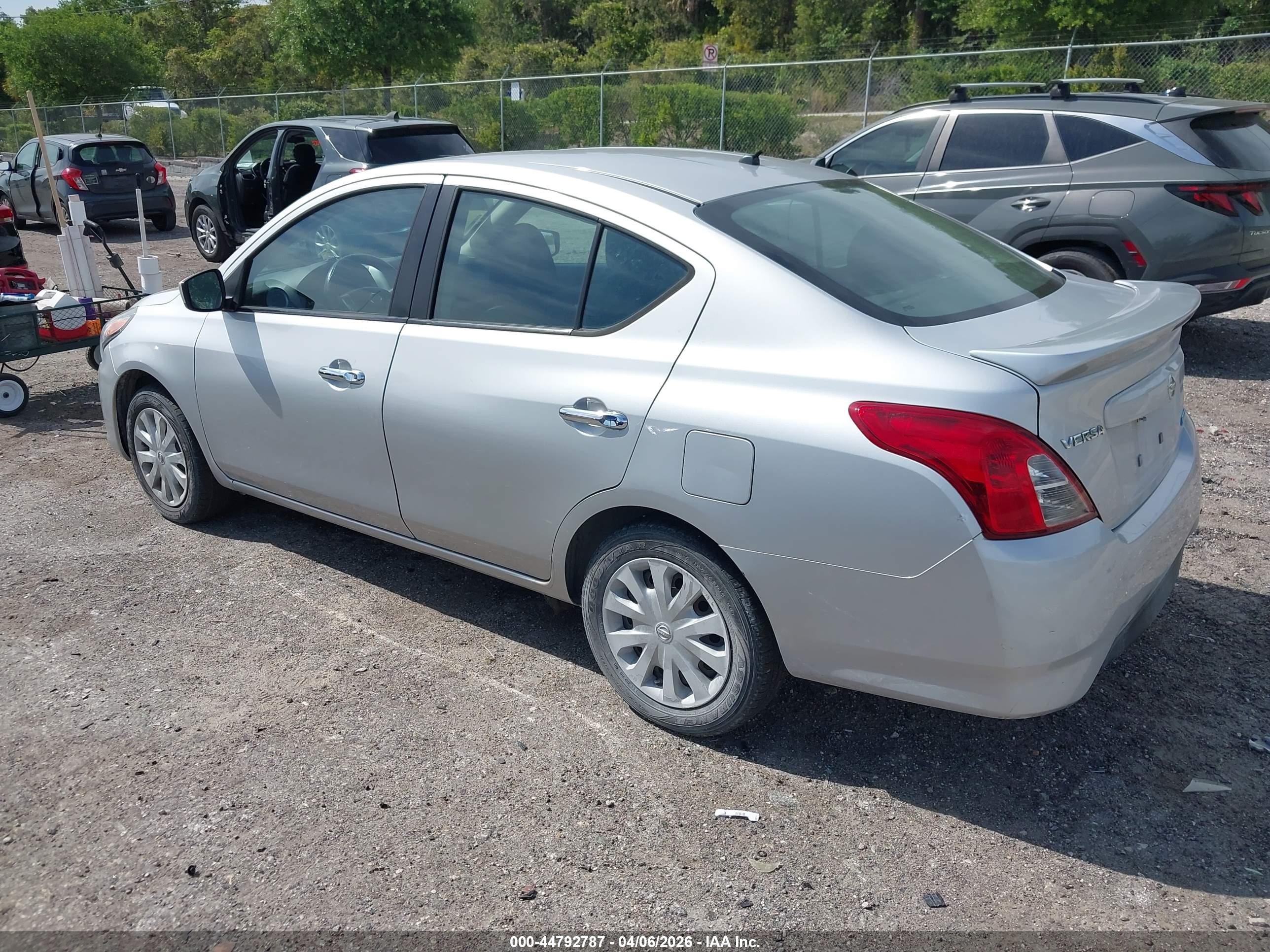 NISSAN VERSA image 3