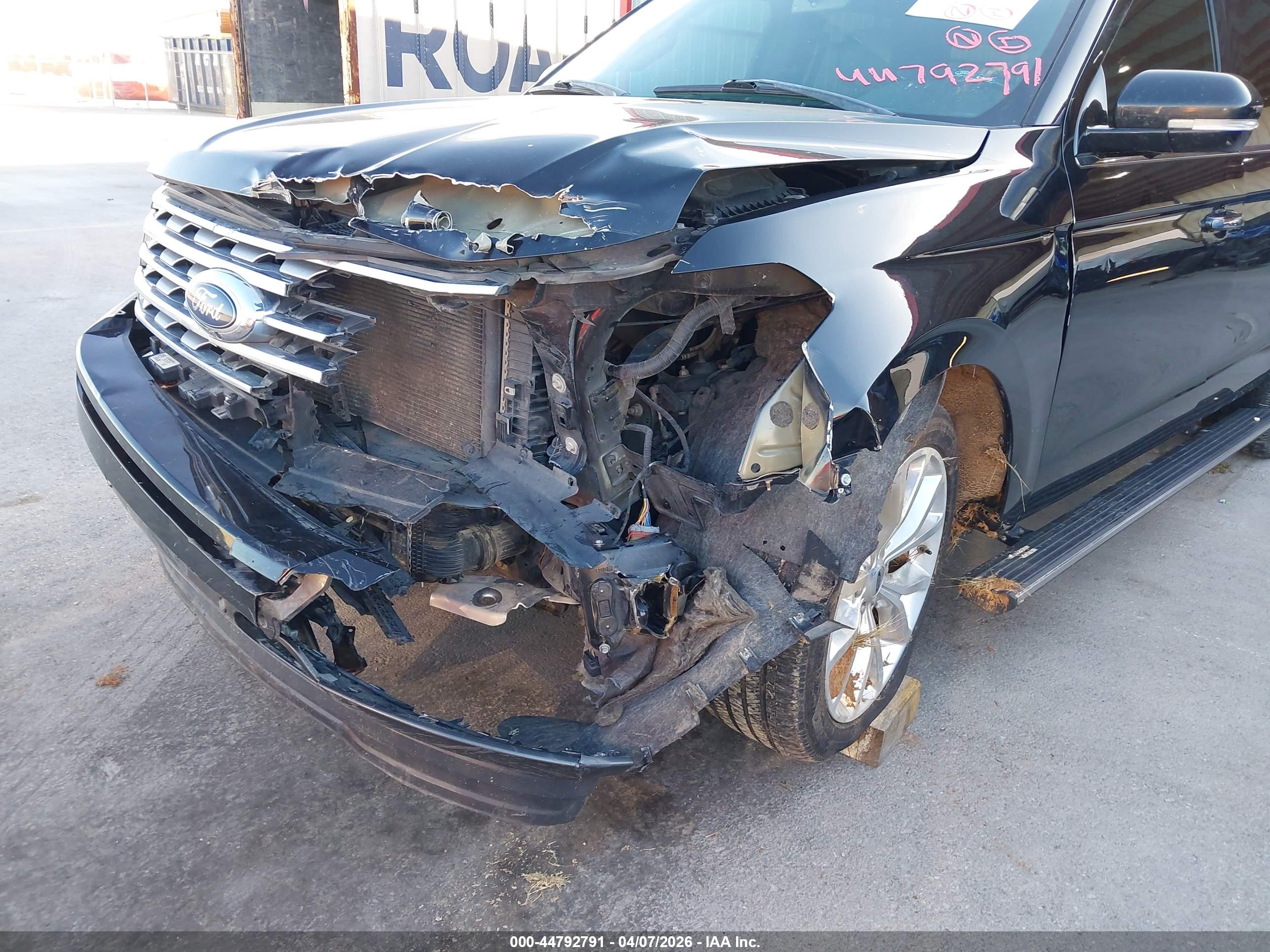 FORD EXPEDITION image 6