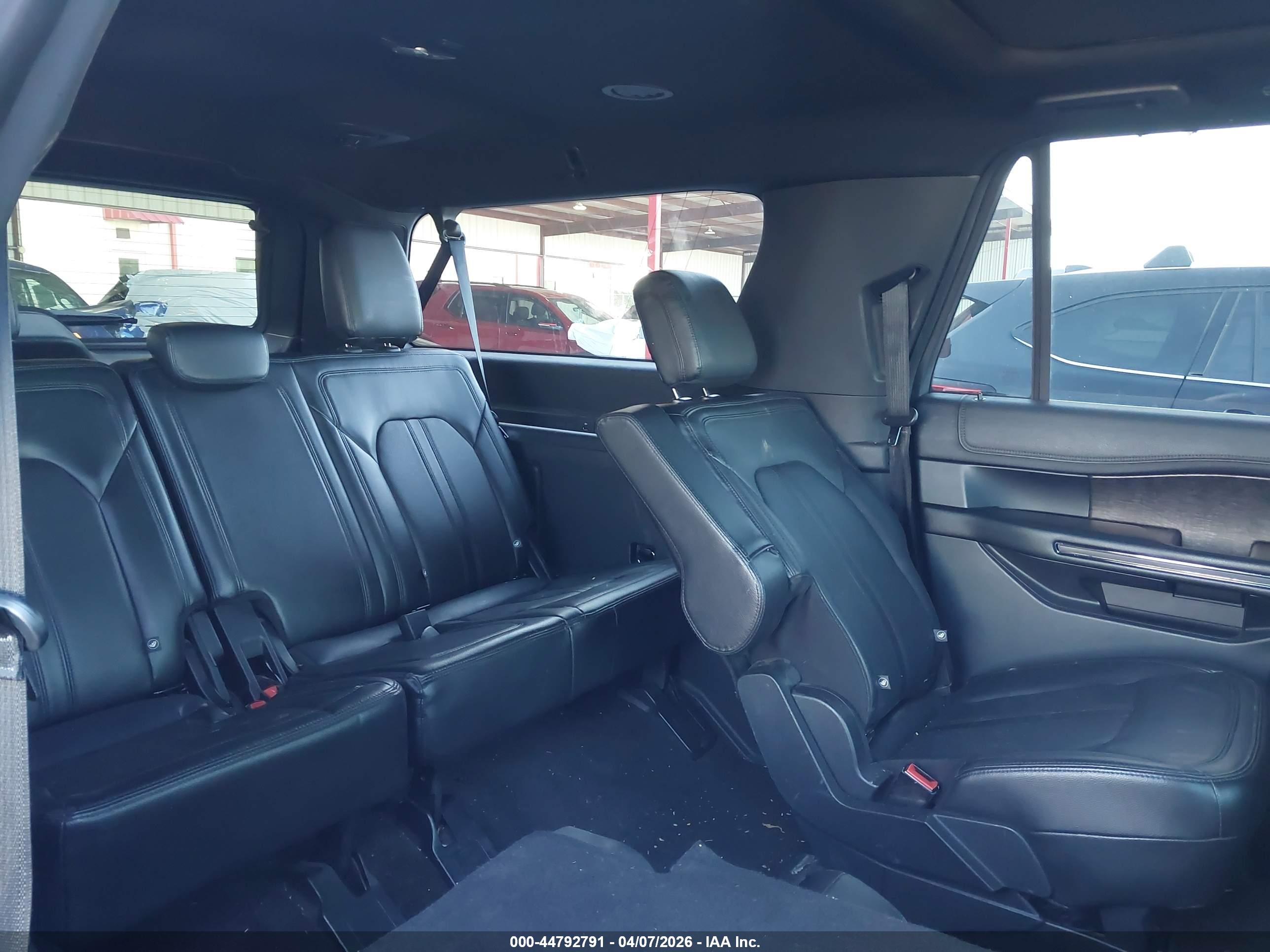 FORD EXPEDITION image 8