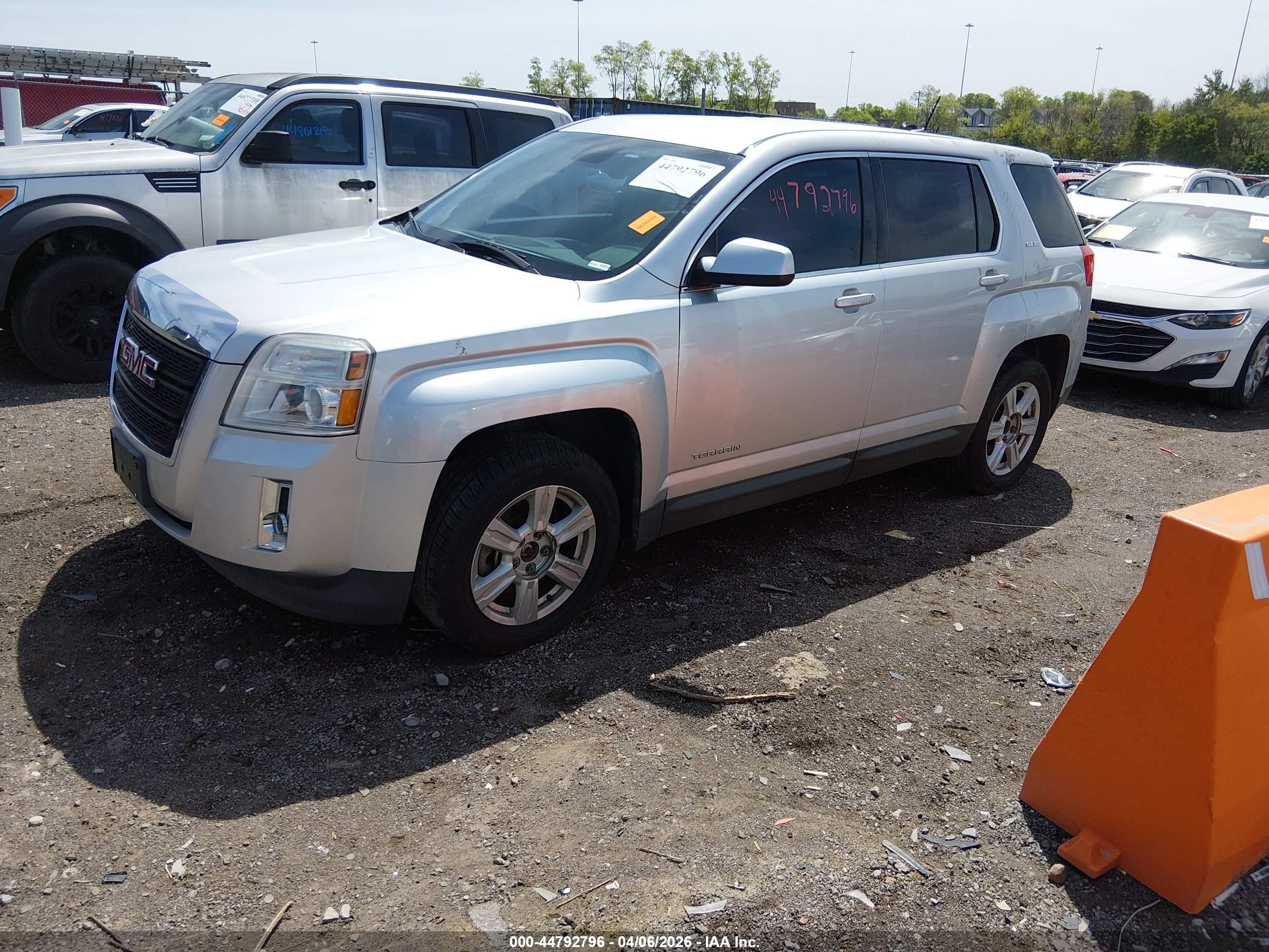 GMC TERRAIN image 2