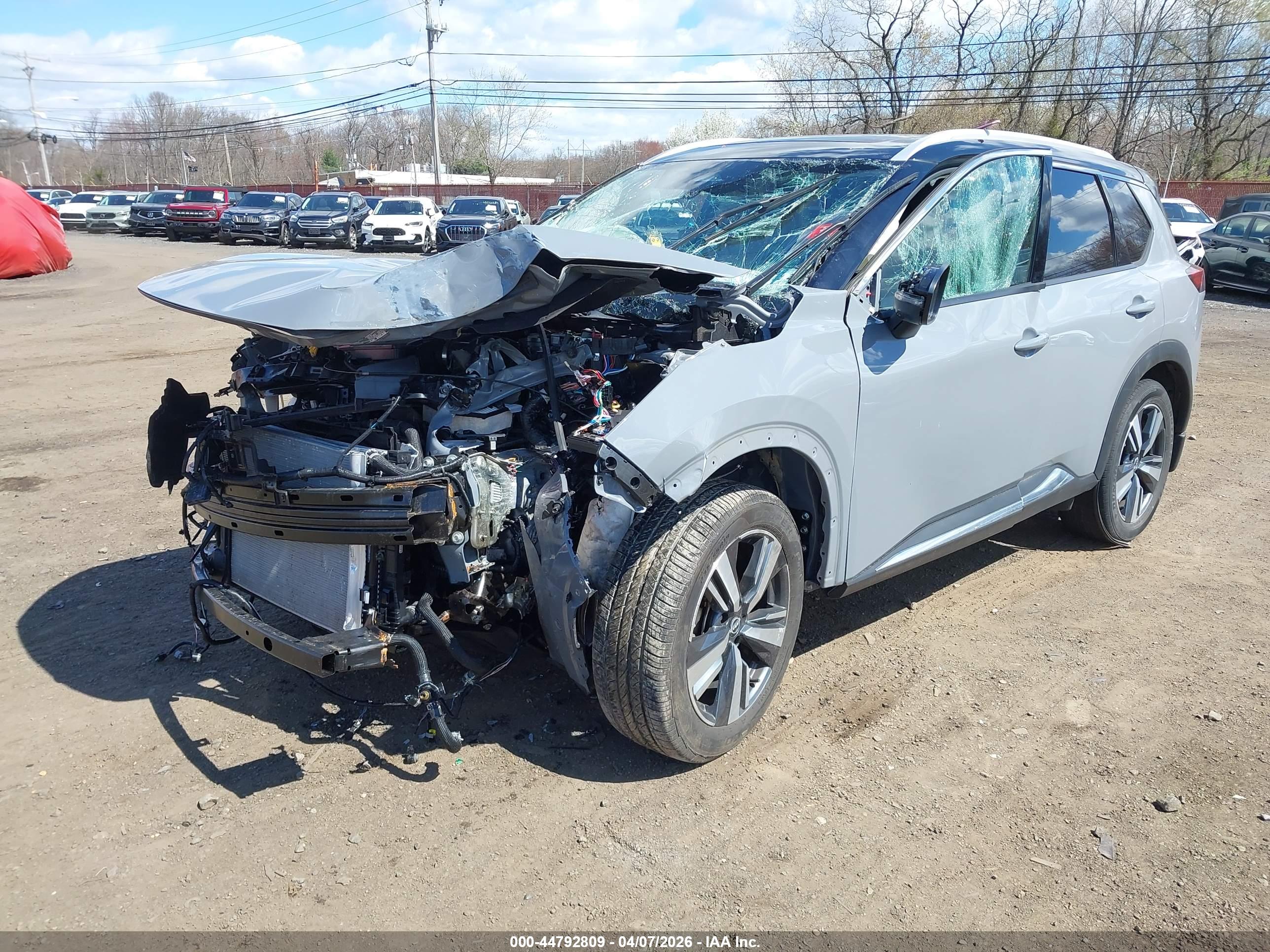 NISSAN ROGUE image 2