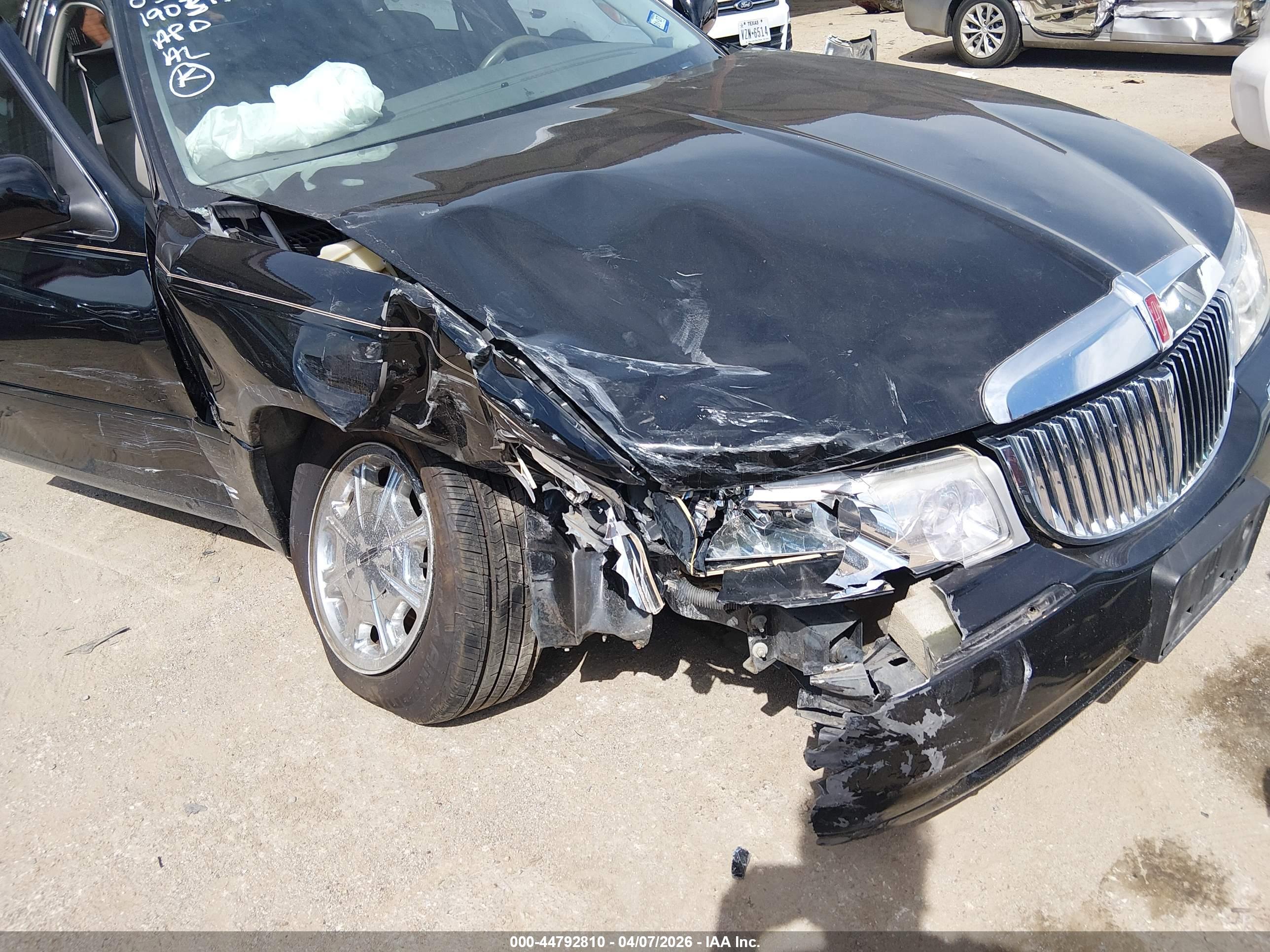 LINCOLN TOWN image 6