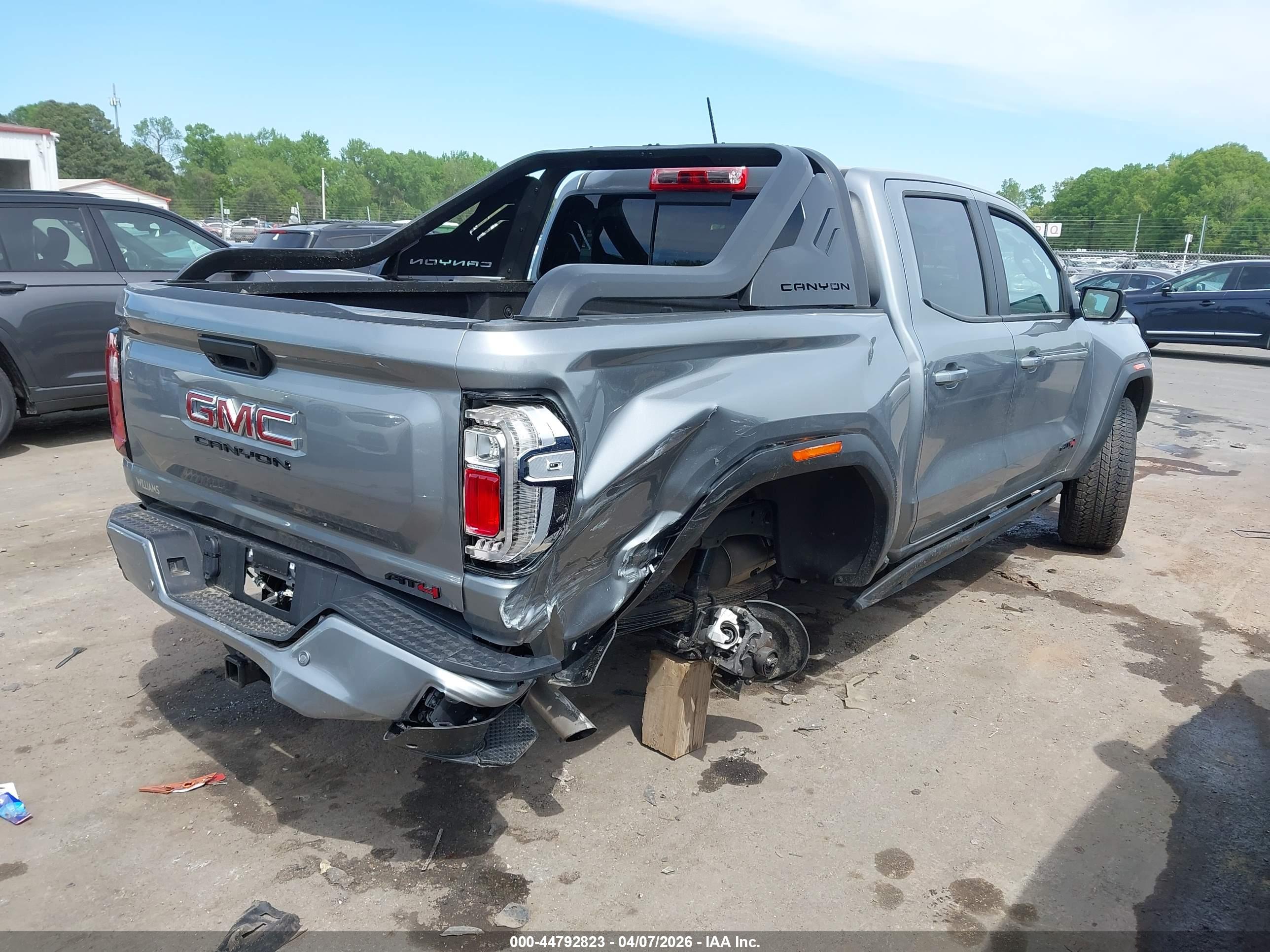 GMC CANYON image 4