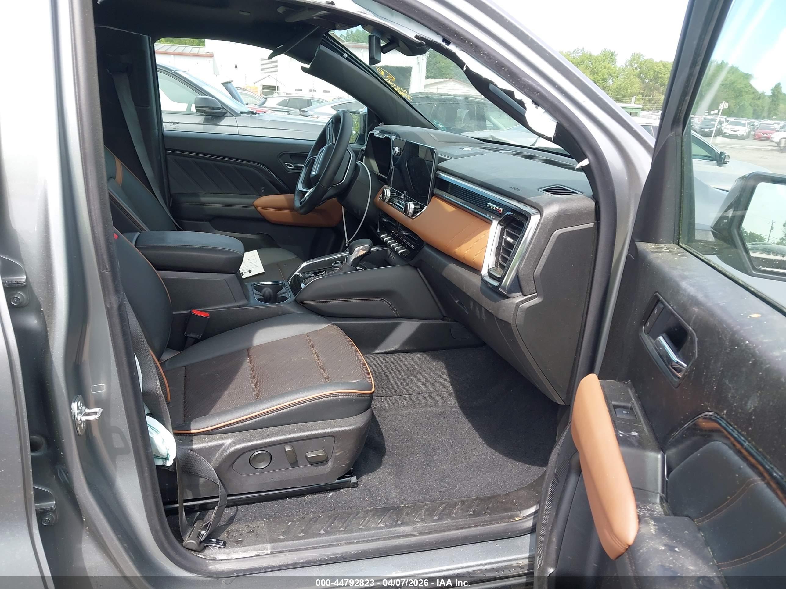 GMC CANYON image 5