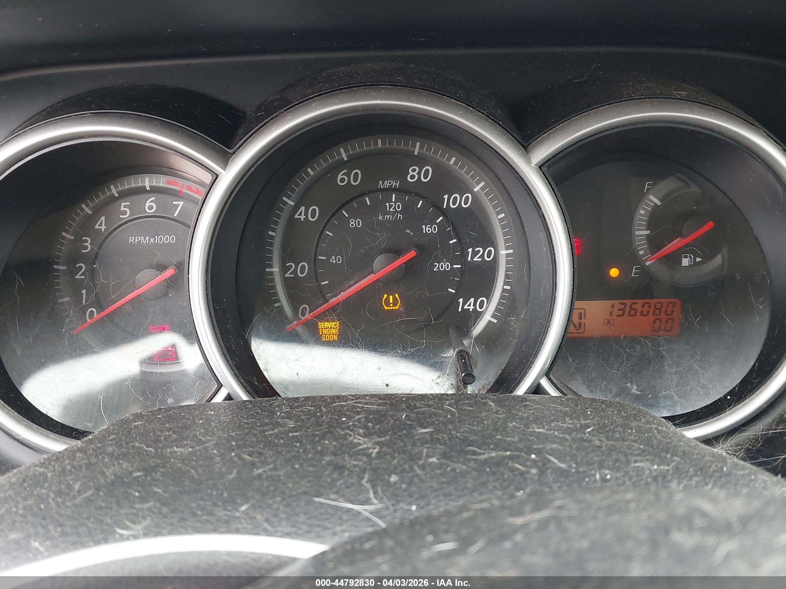 NISSAN VERSA image 7