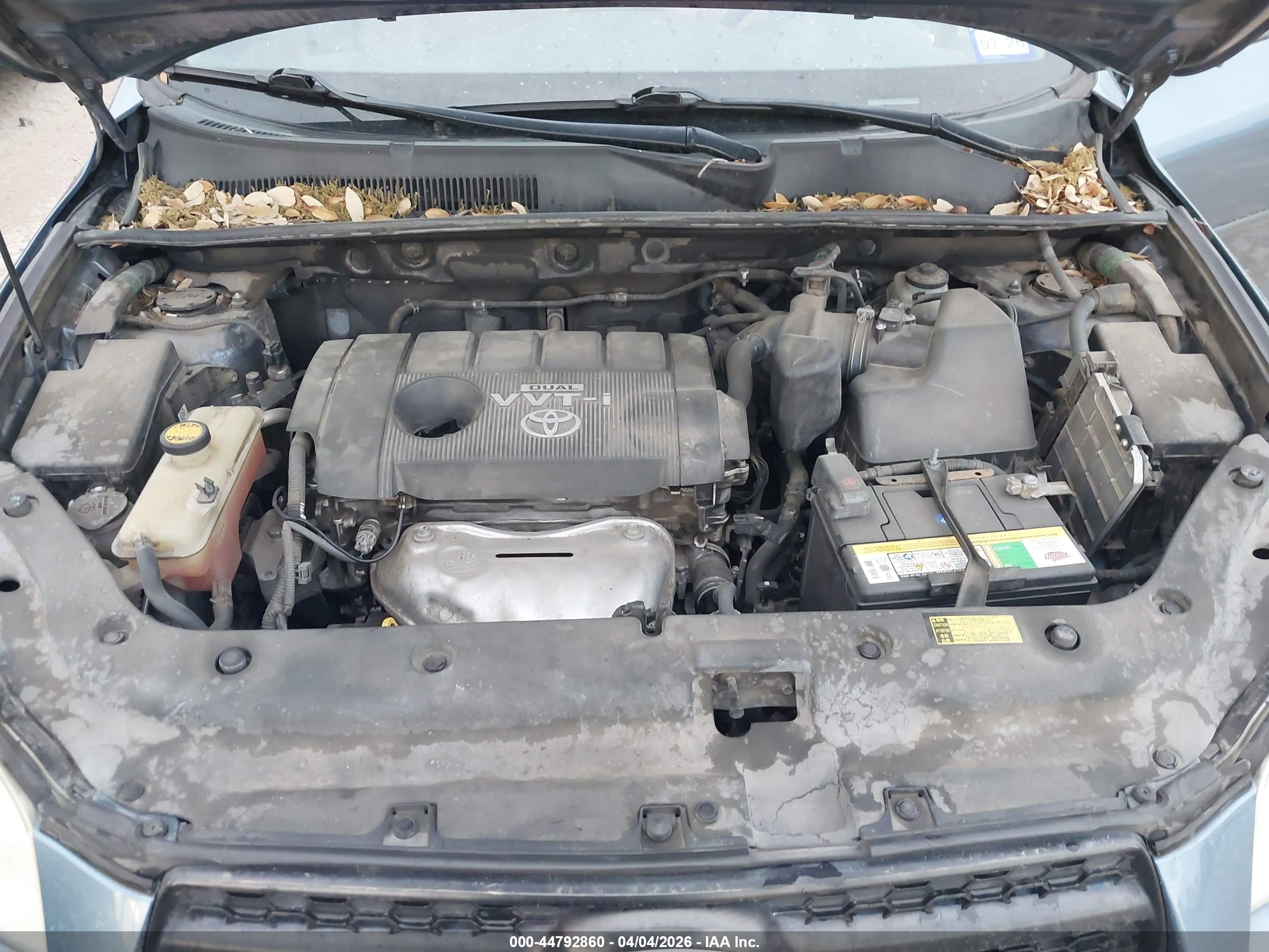 TOYOTA RAV4 image 10