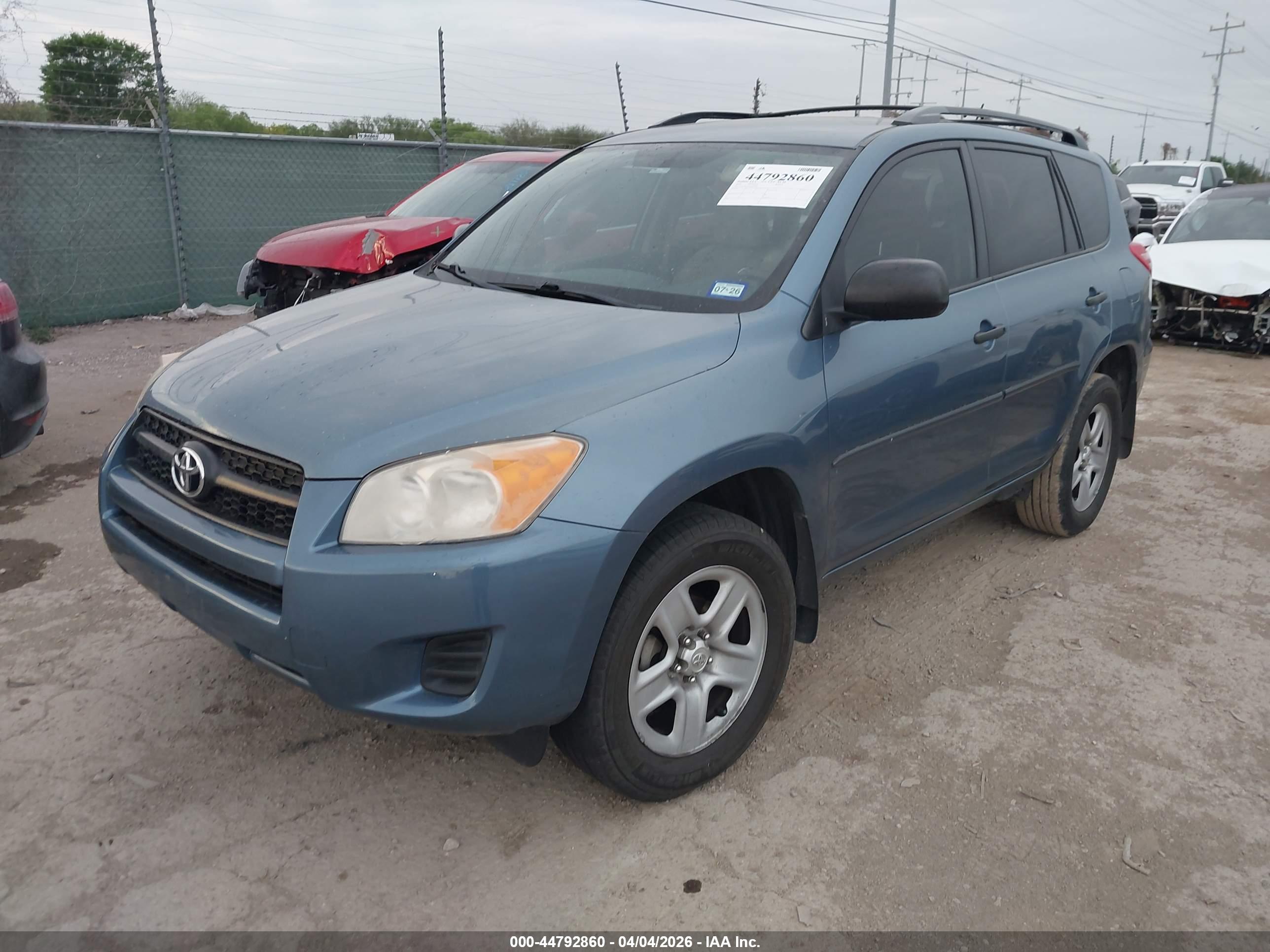 TOYOTA RAV4 image 2