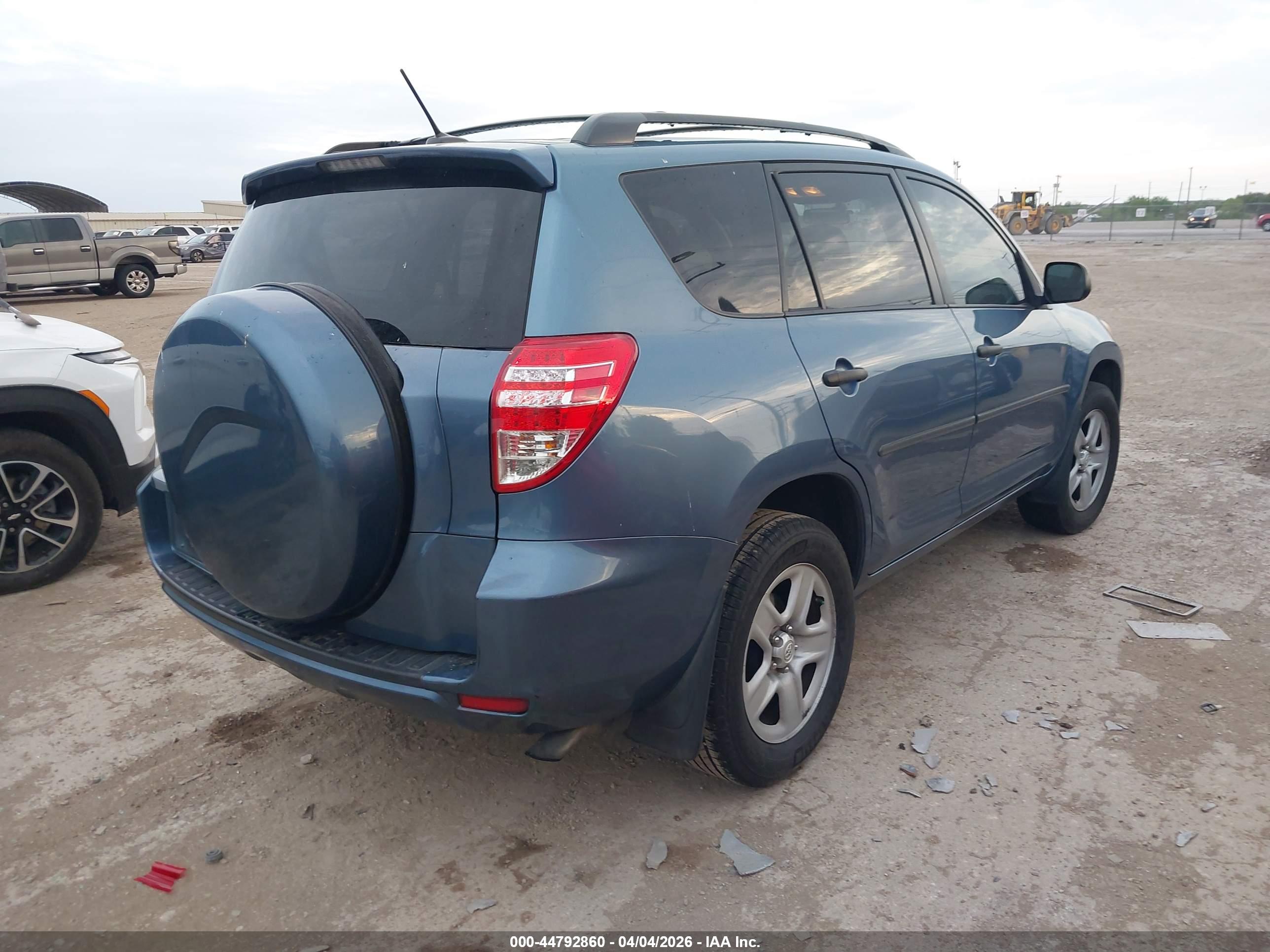 TOYOTA RAV4 image 4