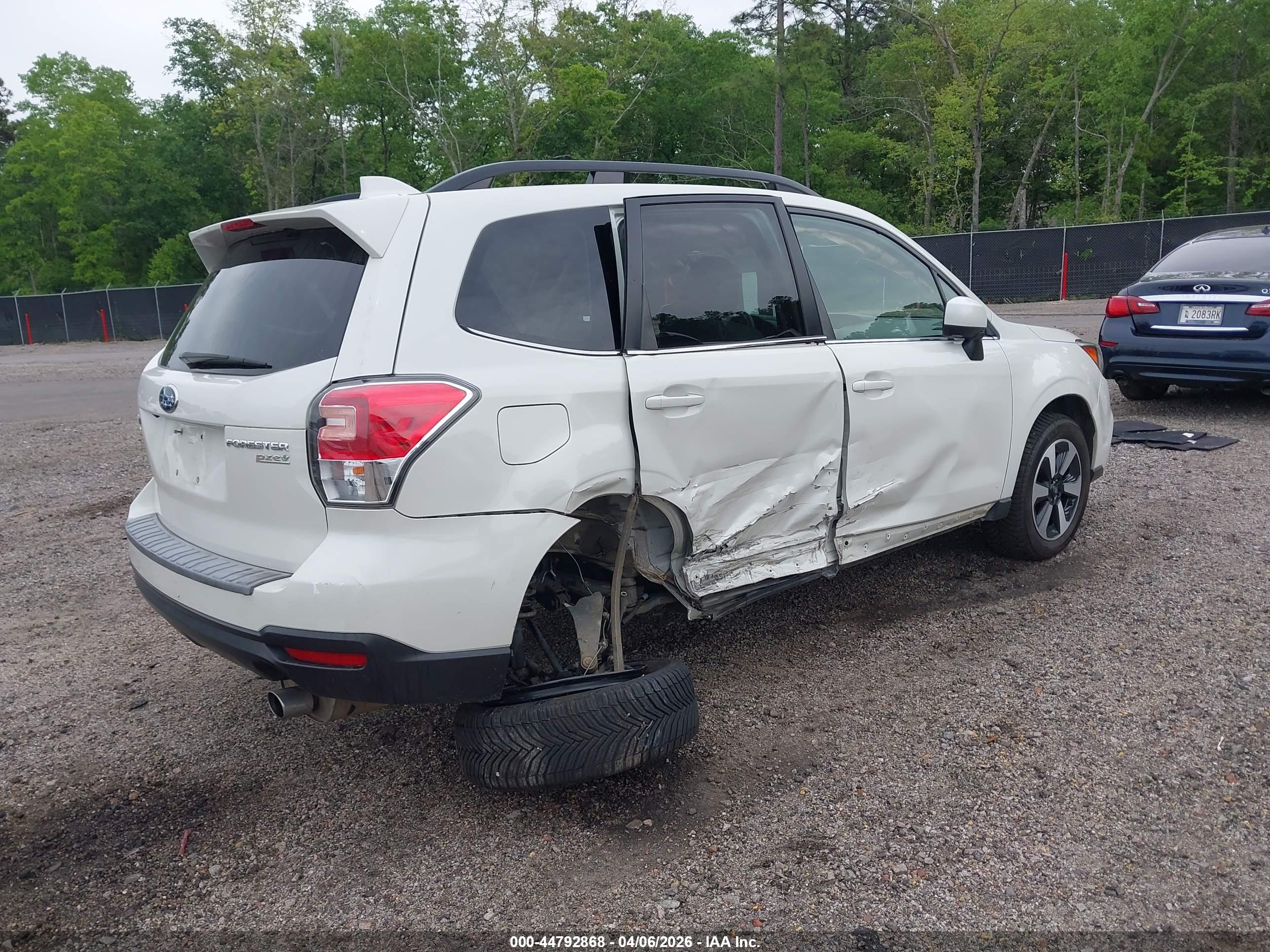 SUBARU FORESTER image 4