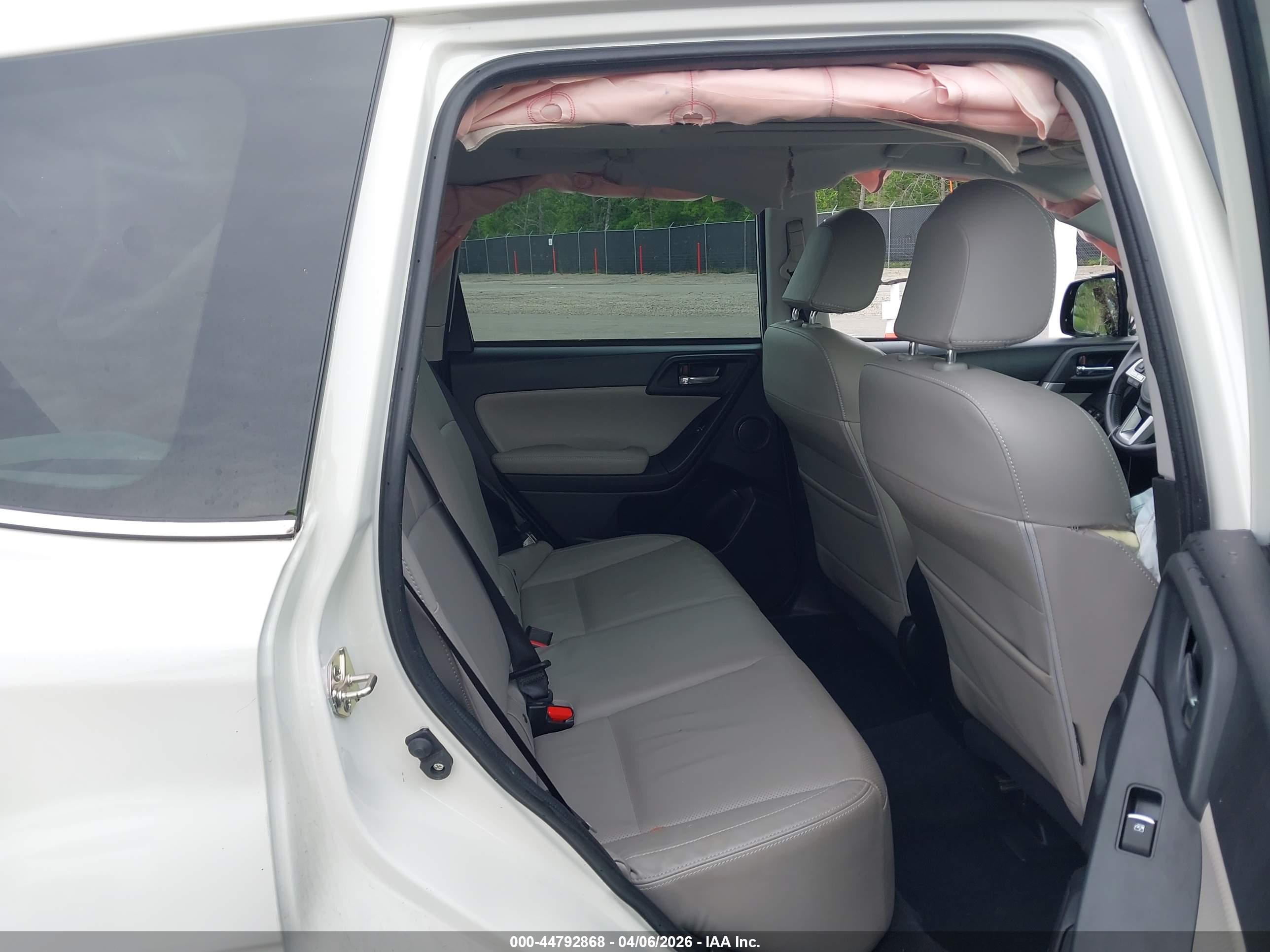 SUBARU FORESTER image 8
